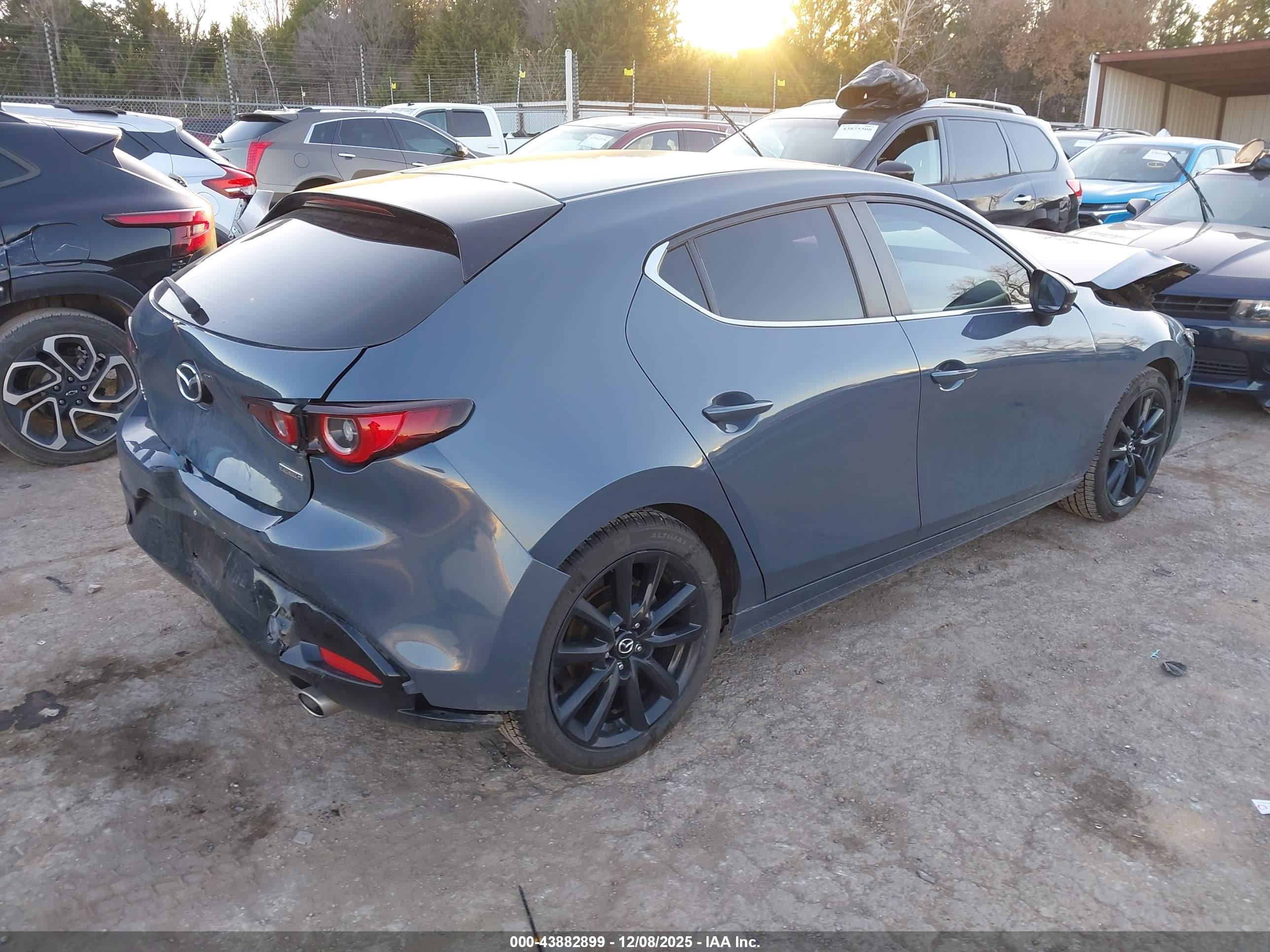 MAZDA MAZDA3 image 4