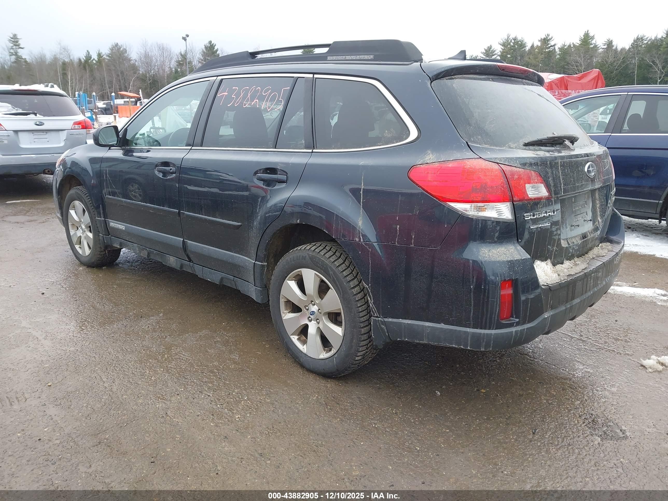 SUBARU OUTBACK image 3