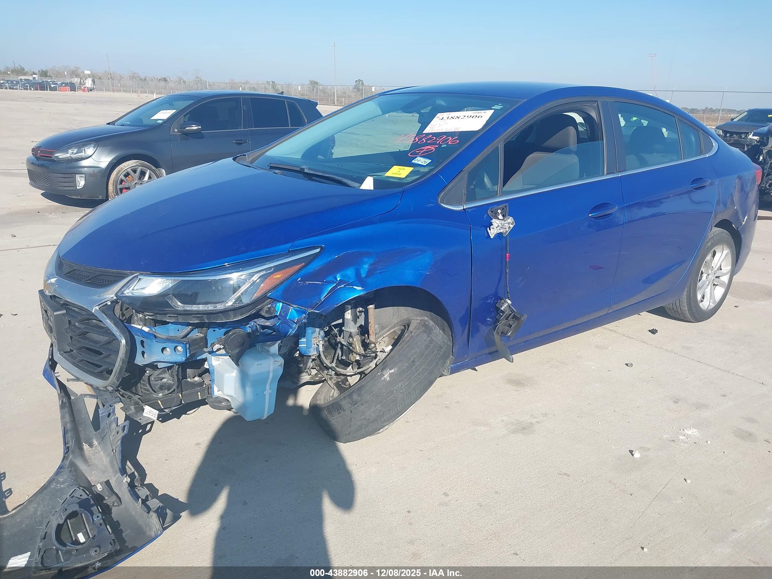 CHEVROLET CRUZE image 2