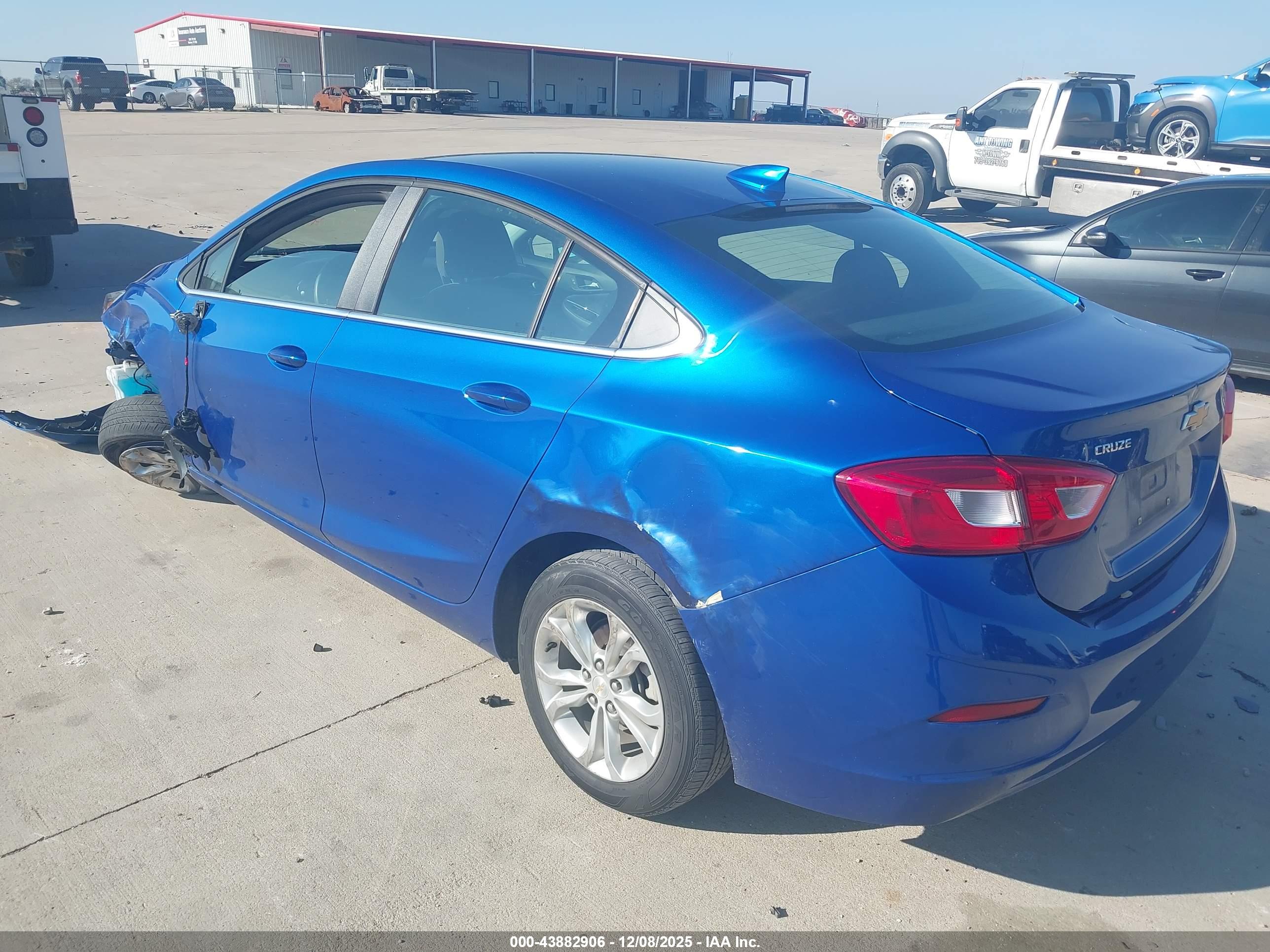 CHEVROLET CRUZE image 3