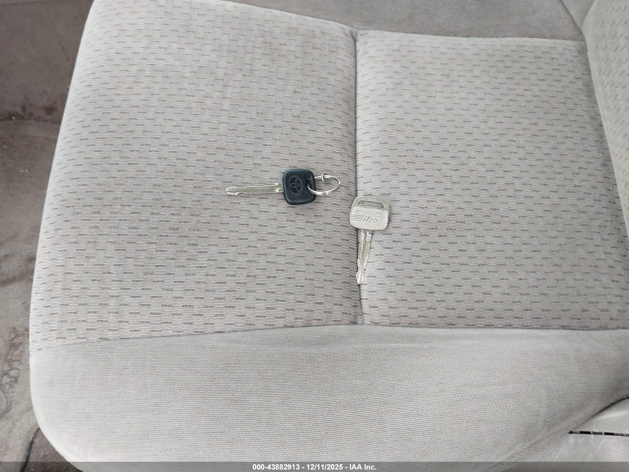 TOYOTA CAMRY image 11