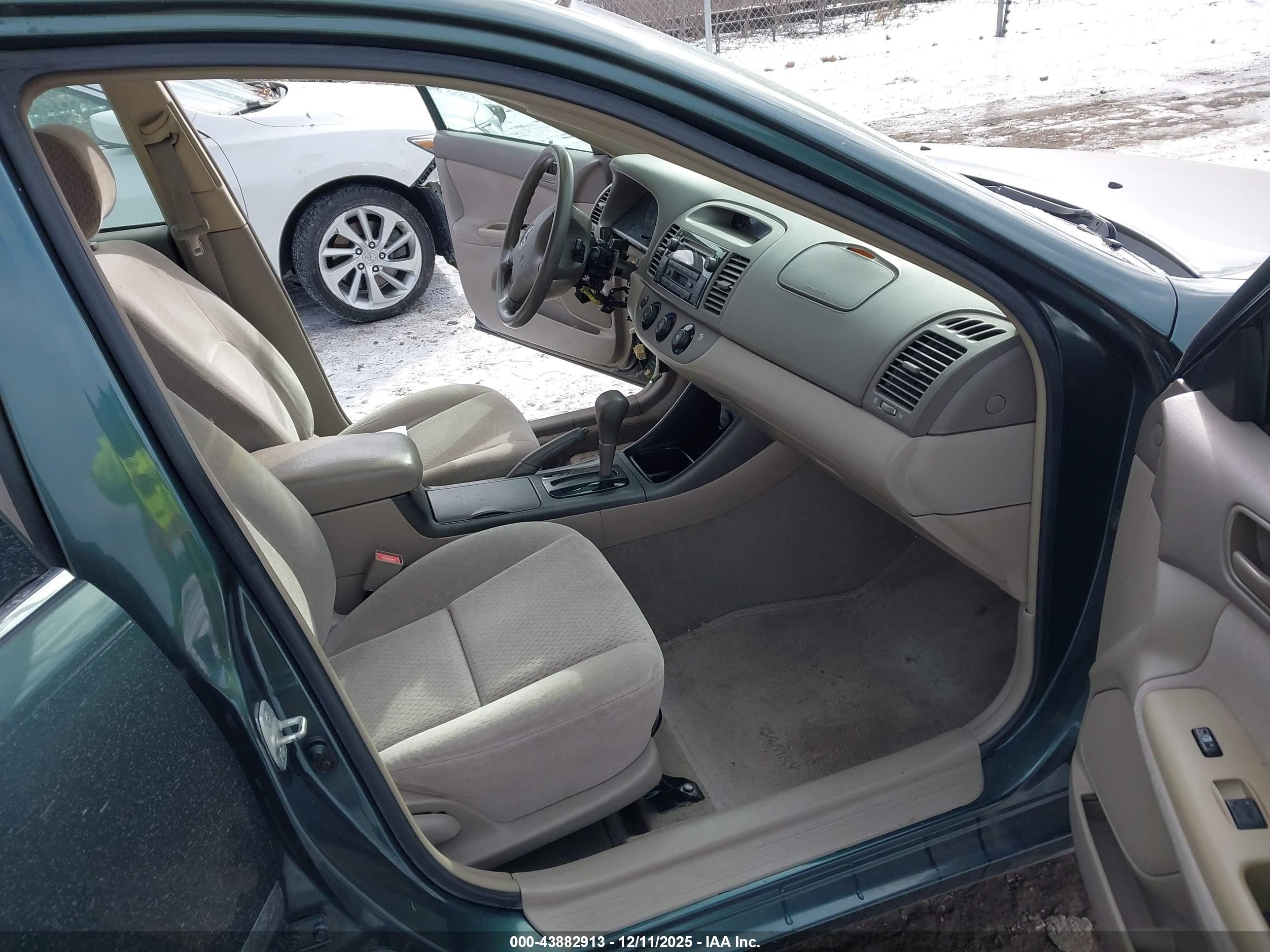 TOYOTA CAMRY image 5