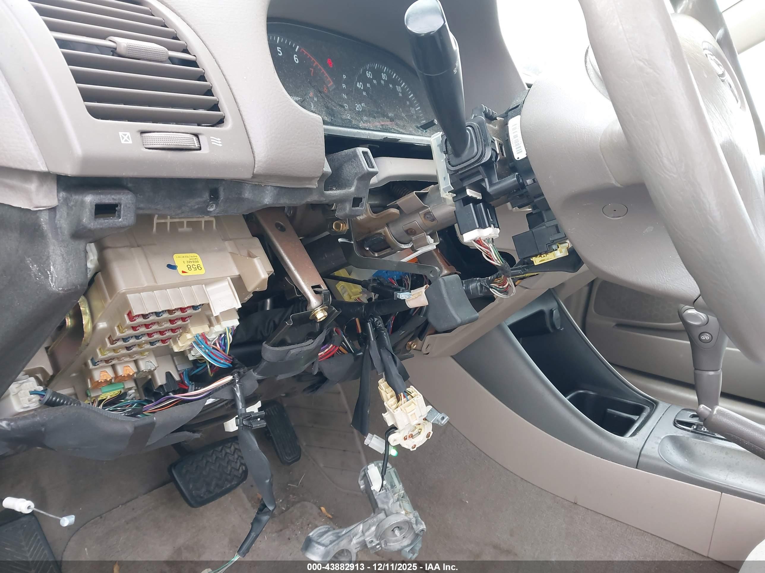 TOYOTA CAMRY image 6