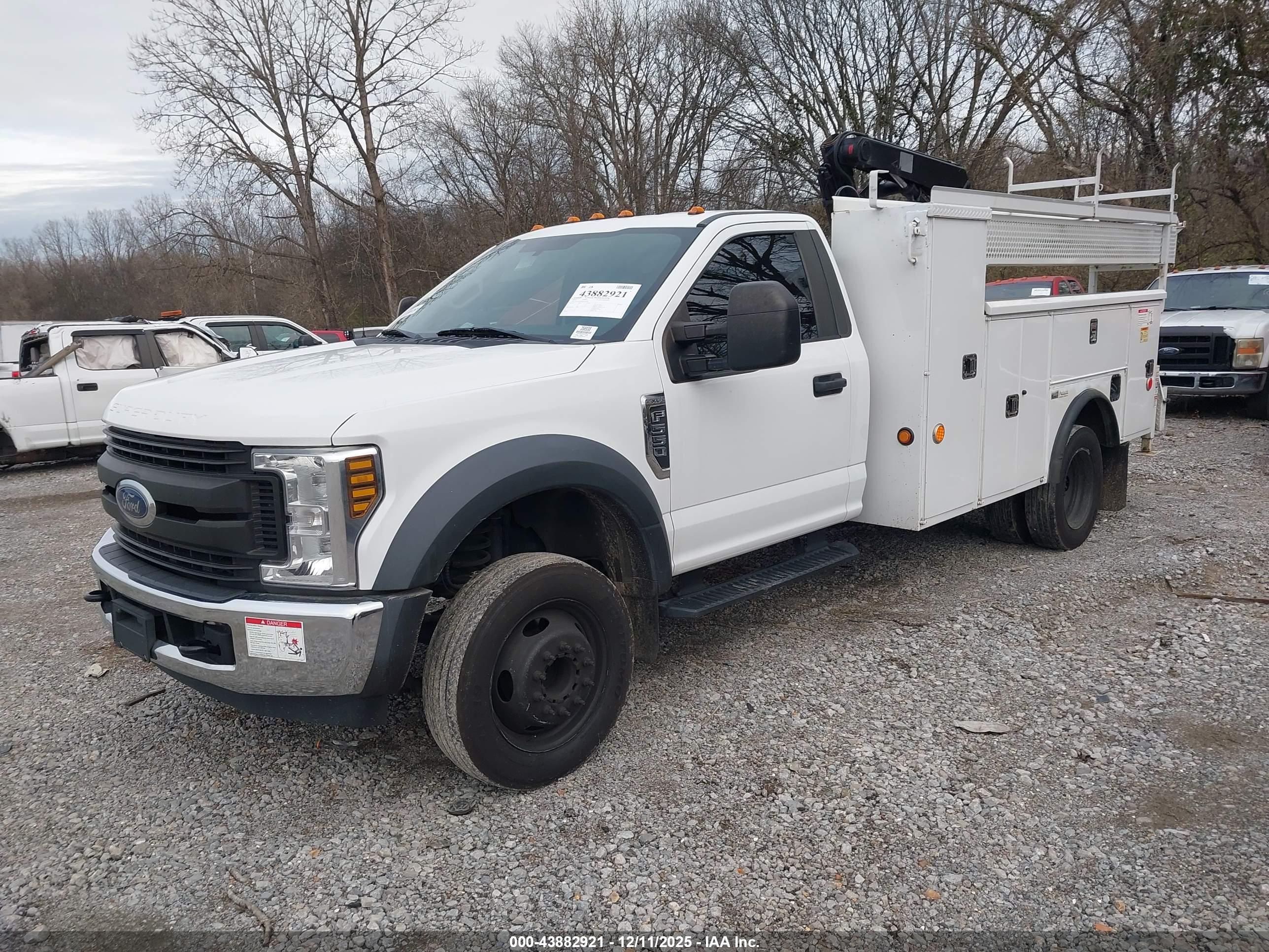 FORD F-550 image 2