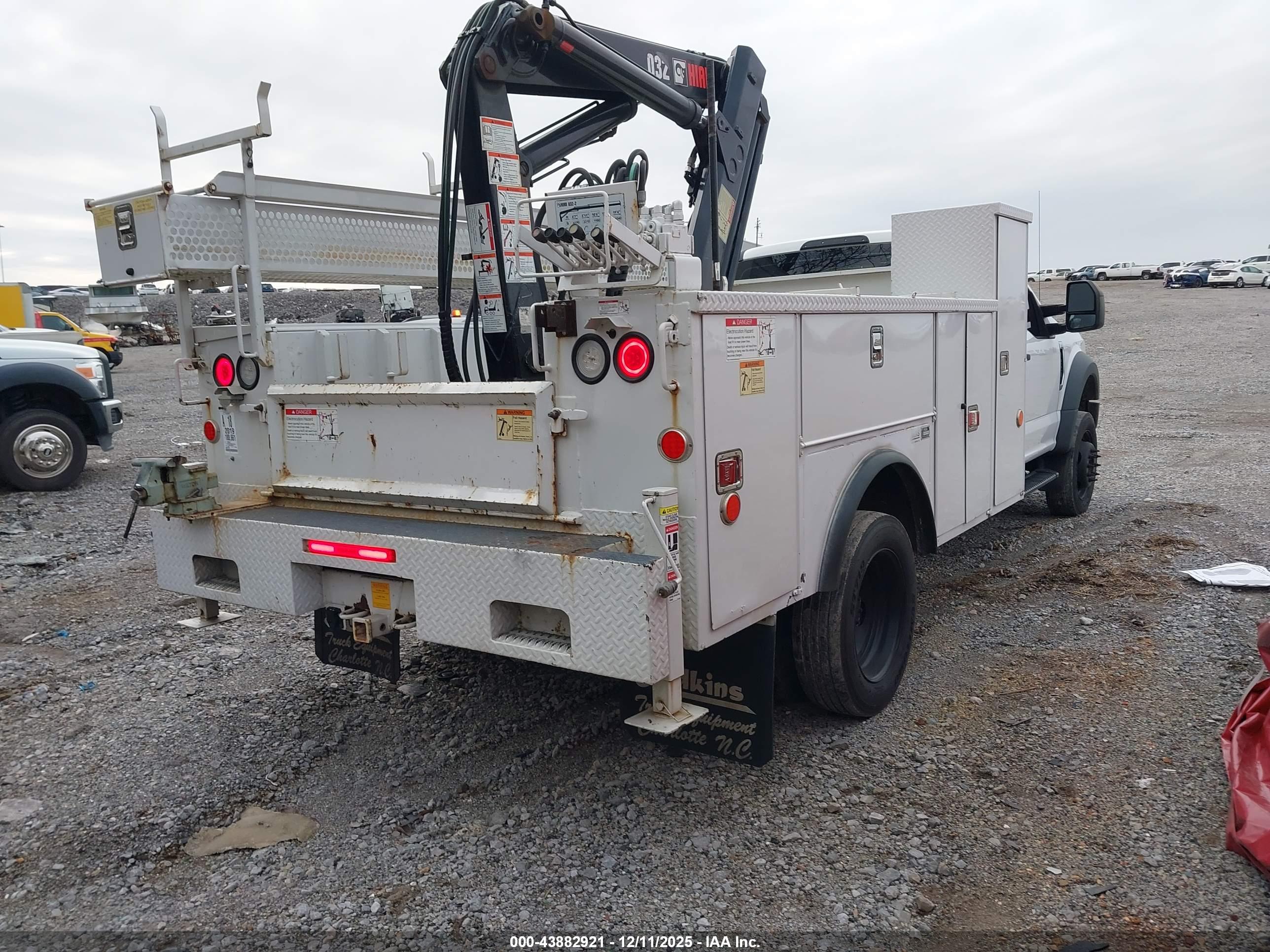 FORD F-550 image 4