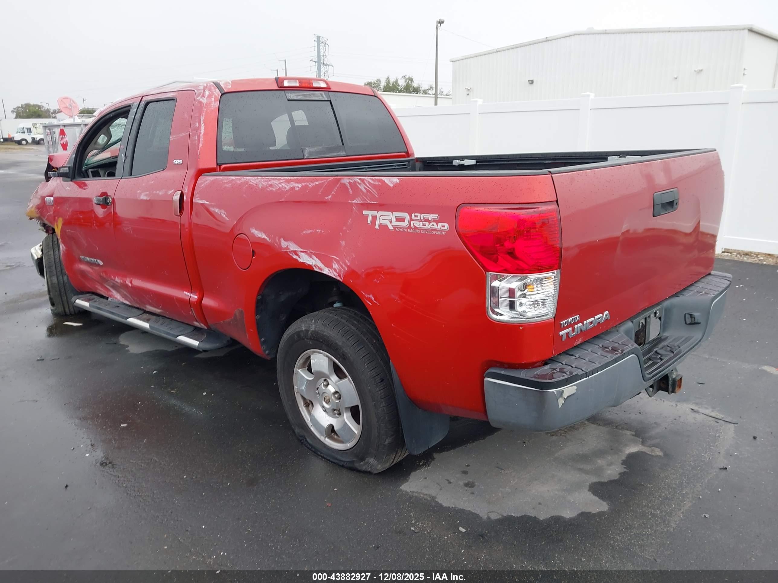 TOYOTA TUNDRA image 3