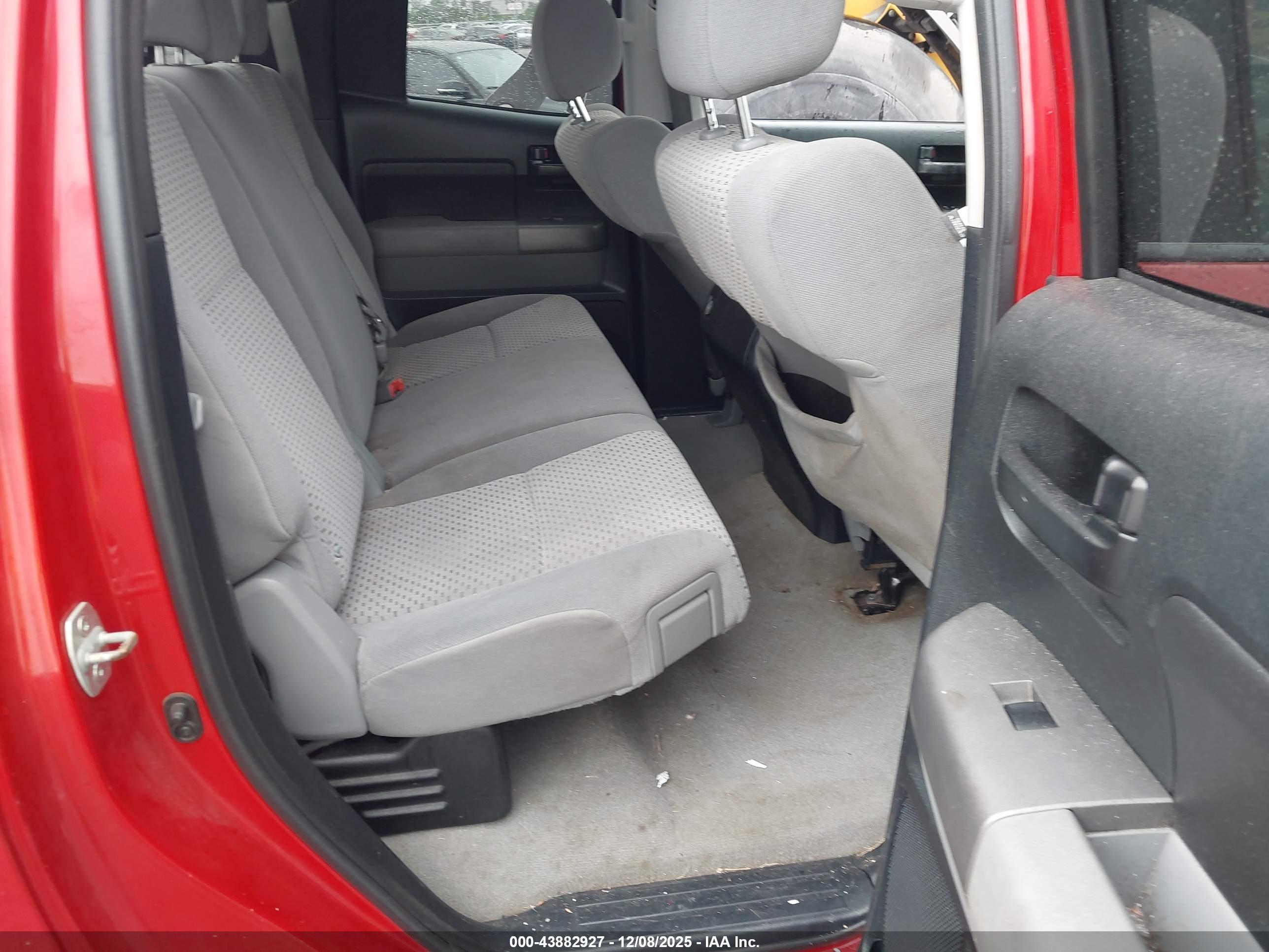 TOYOTA TUNDRA image 8