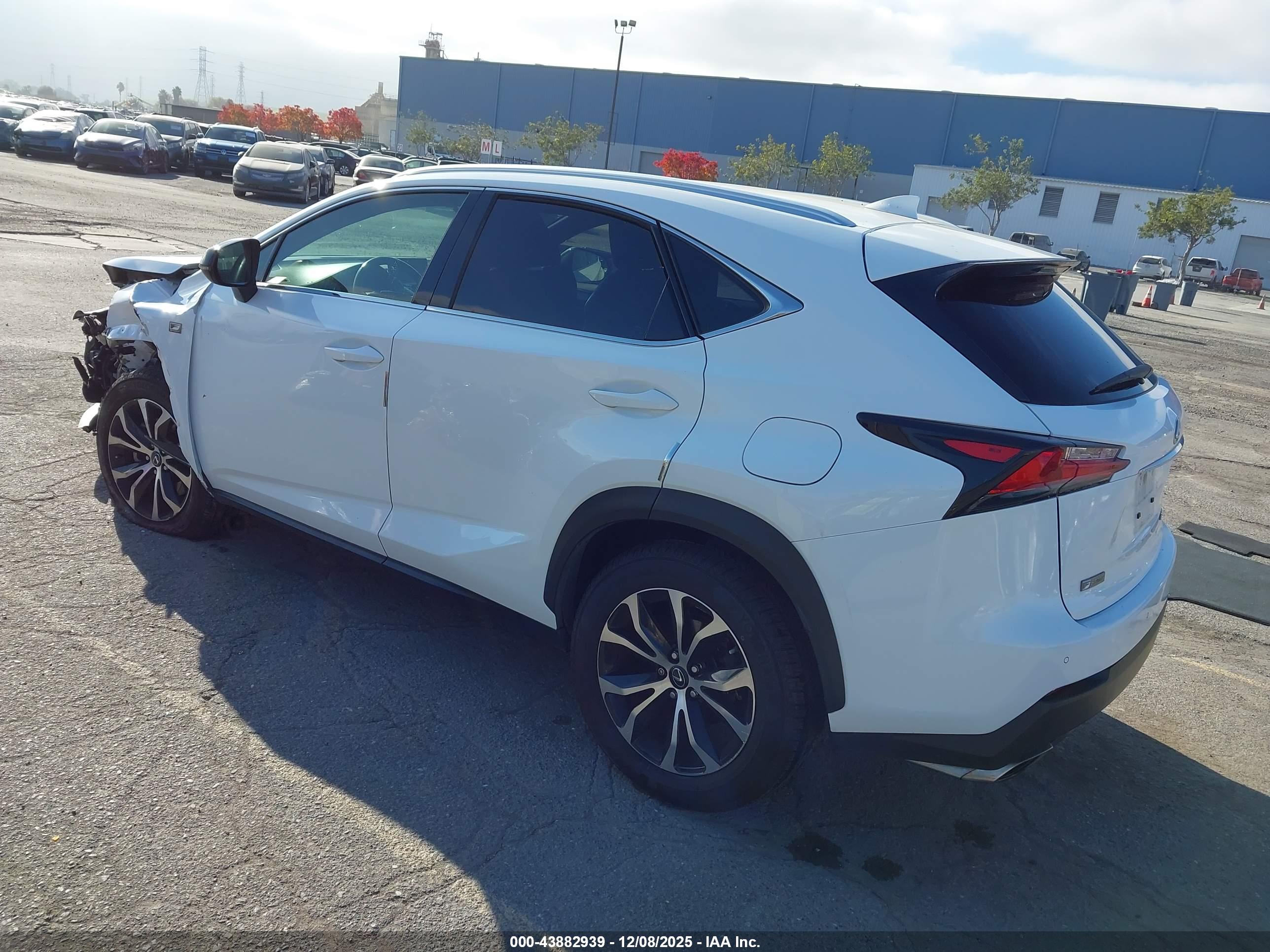 LEXUS NX image 3