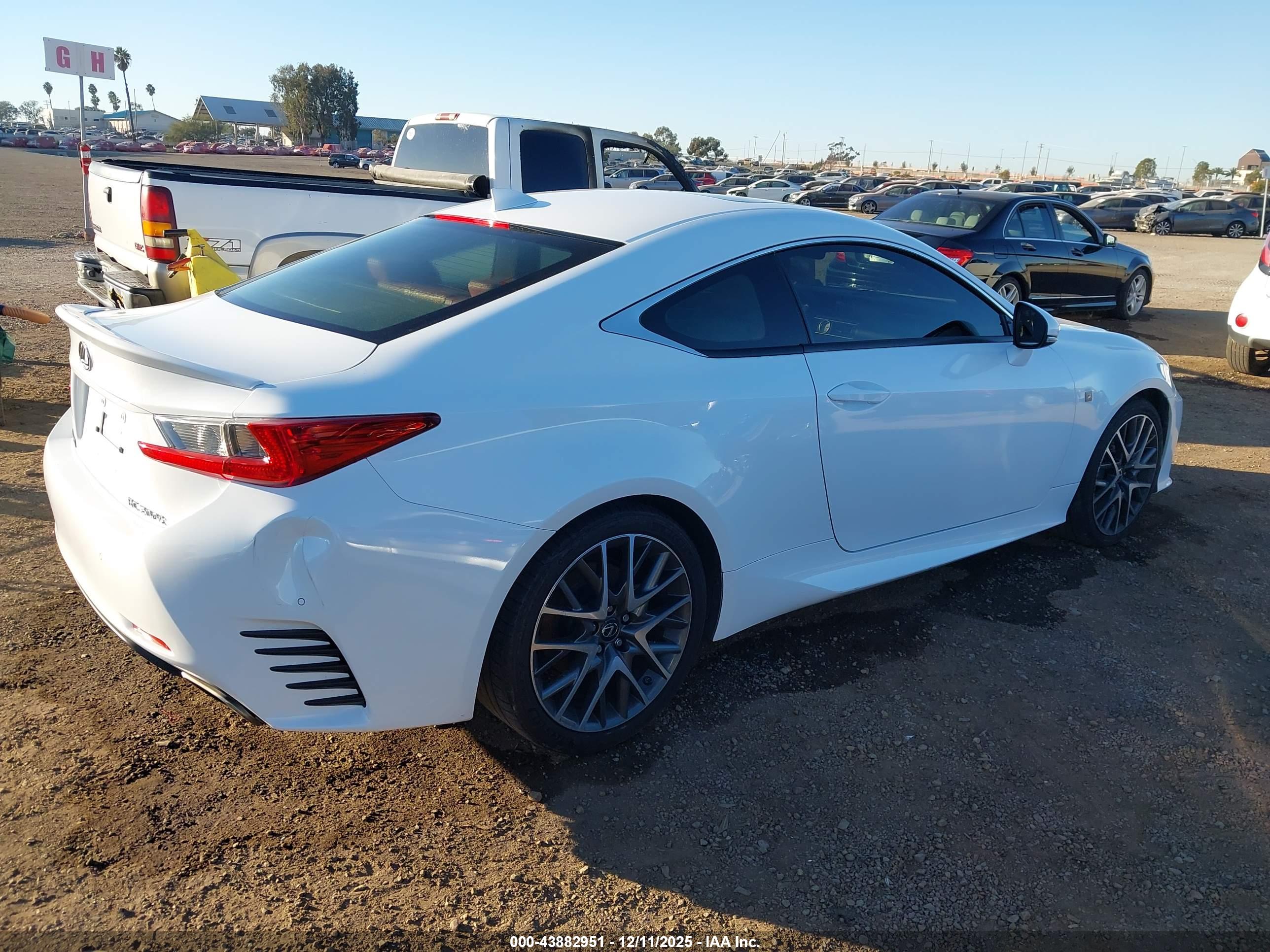 LEXUS RC image 4
