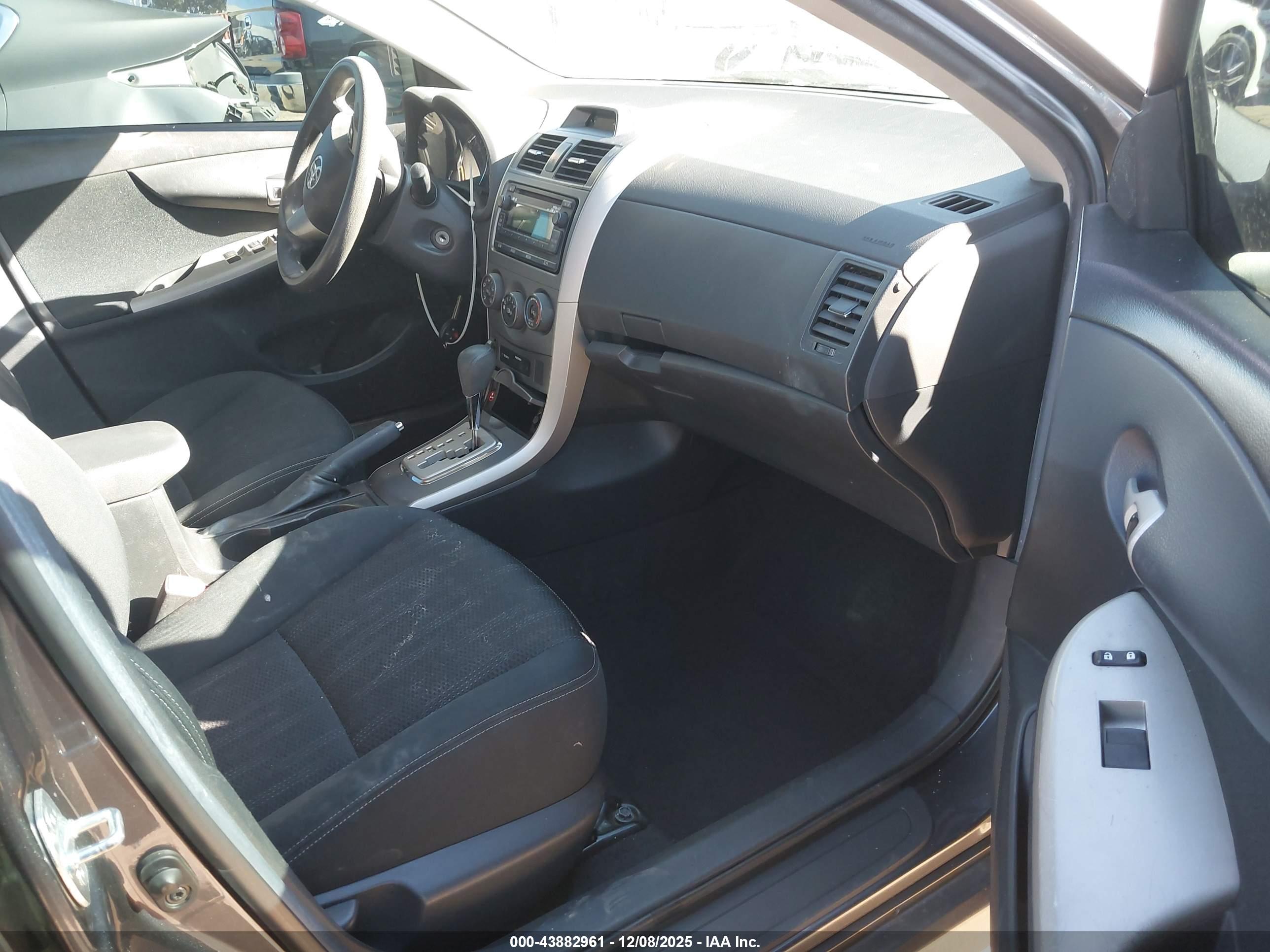 TOYOTA COROLLA image 5