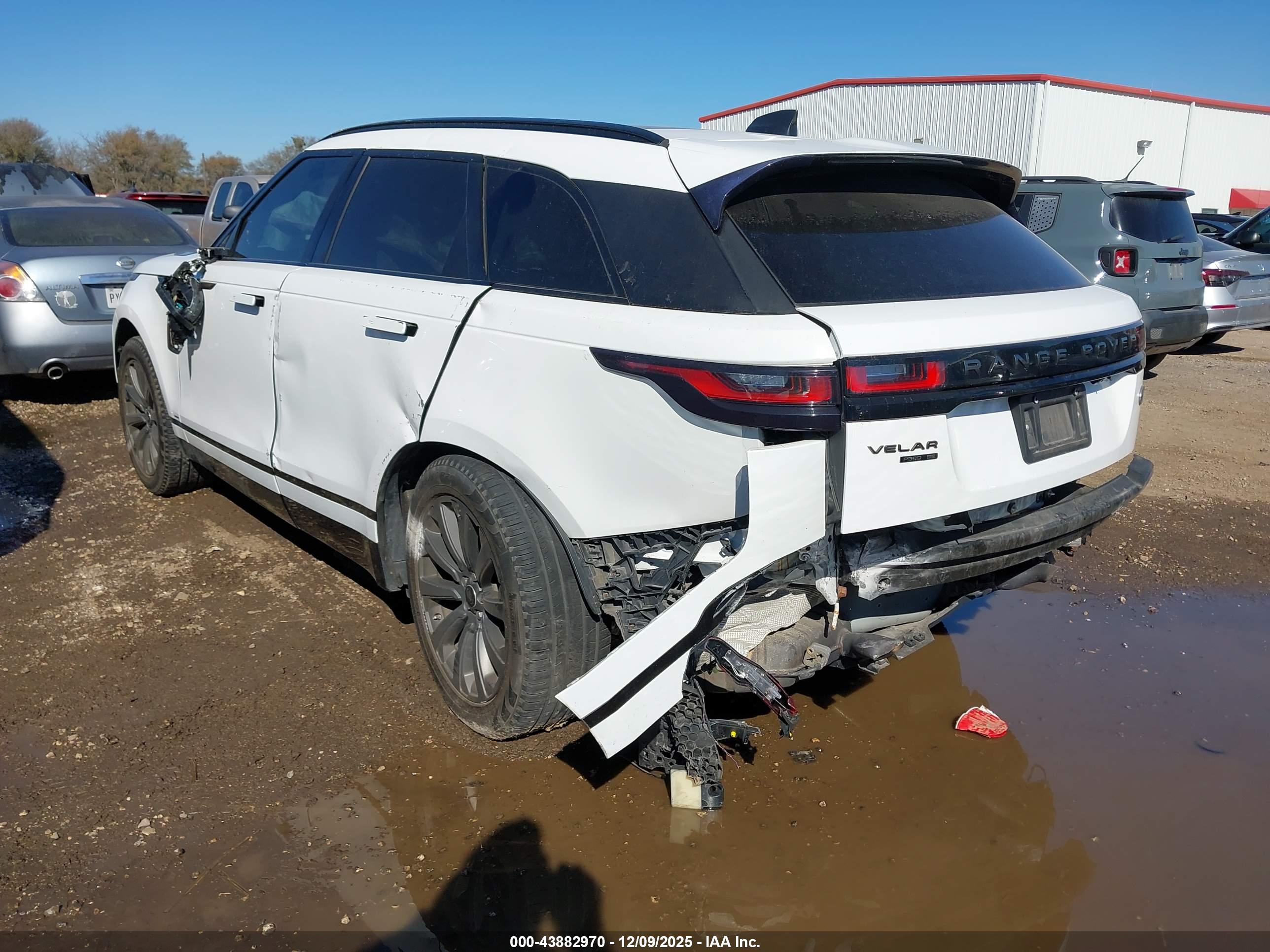 LAND ROVER image 3