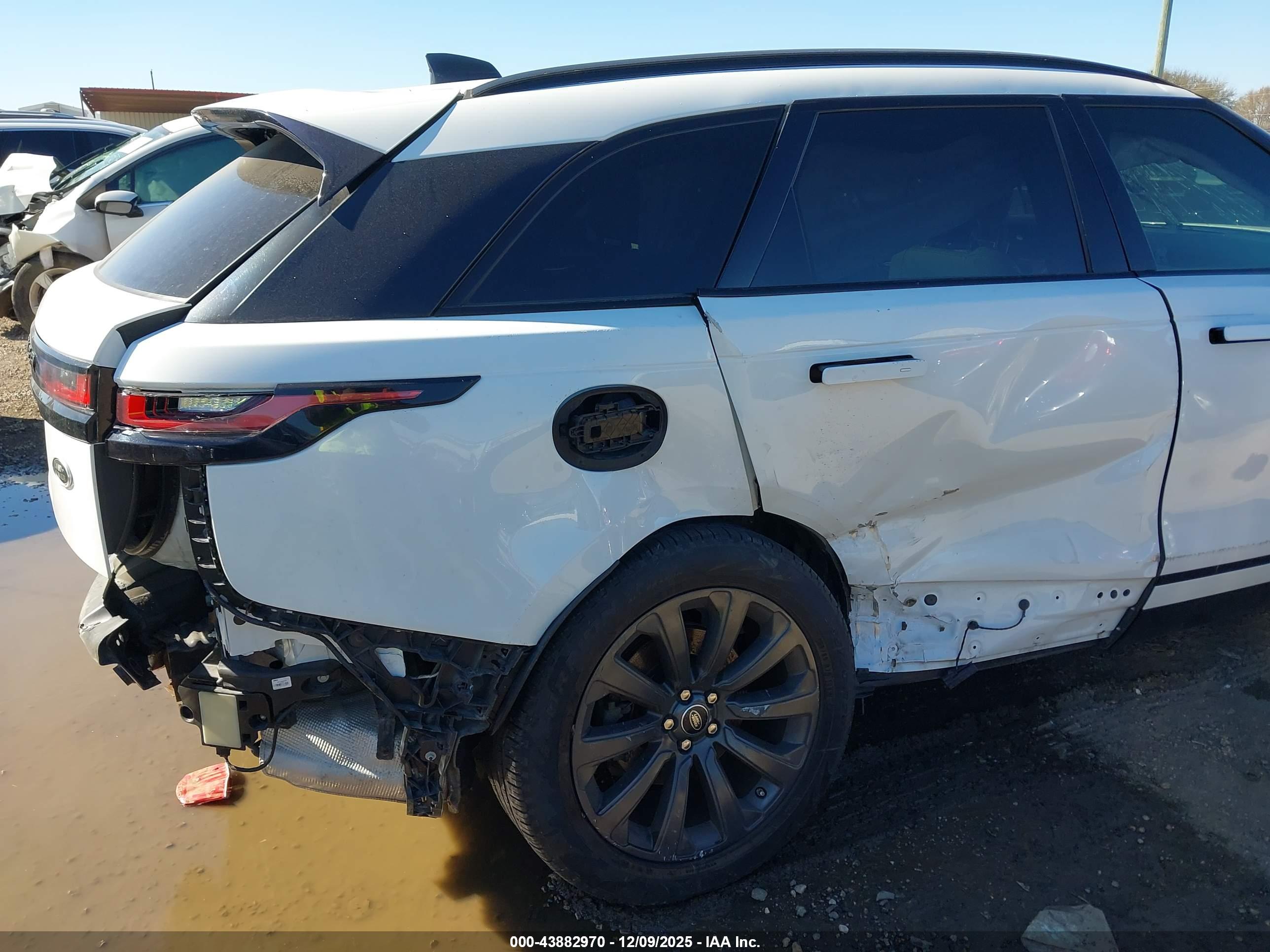 LAND ROVER image 6