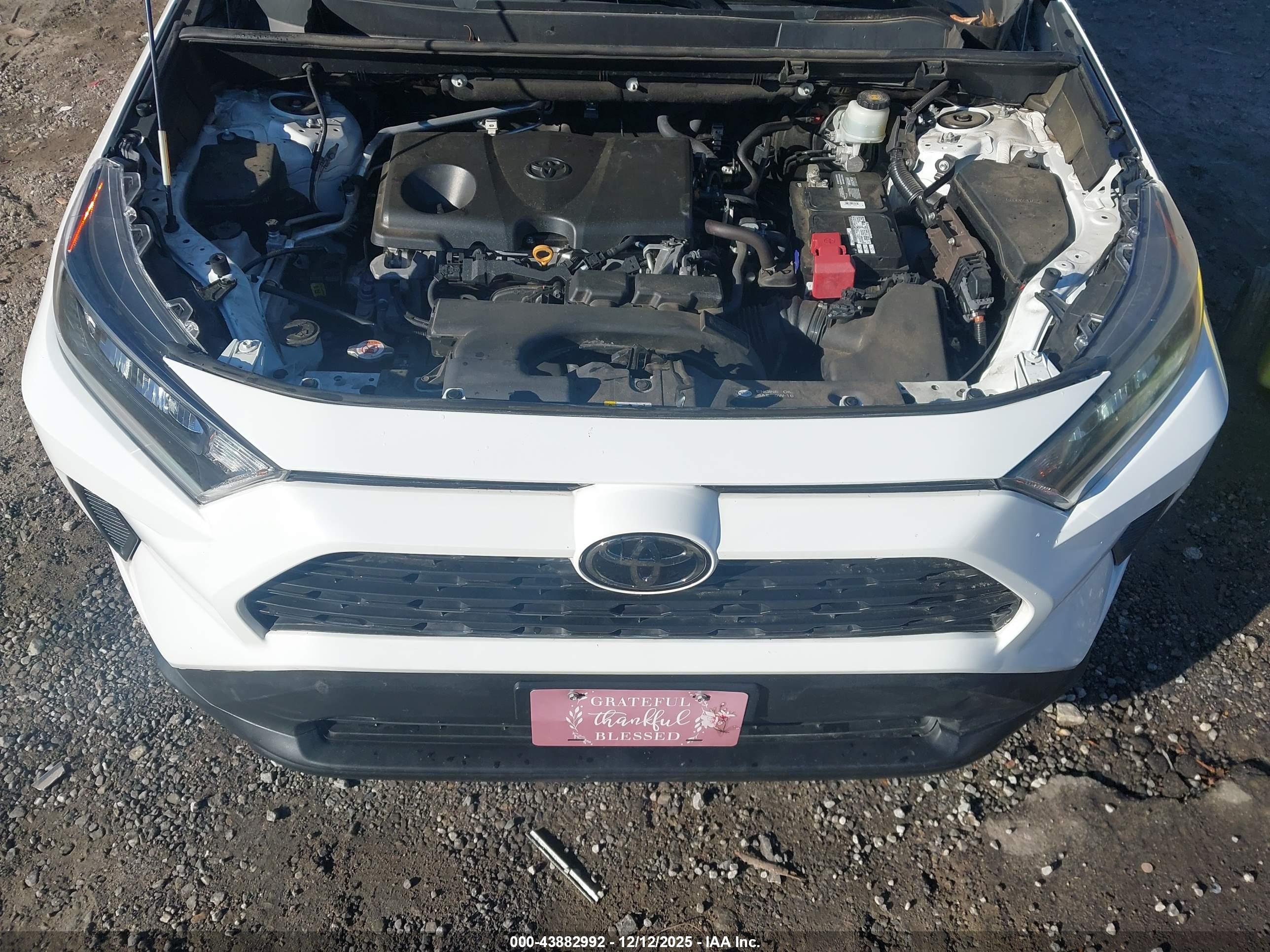 TOYOTA RAV4 image 10