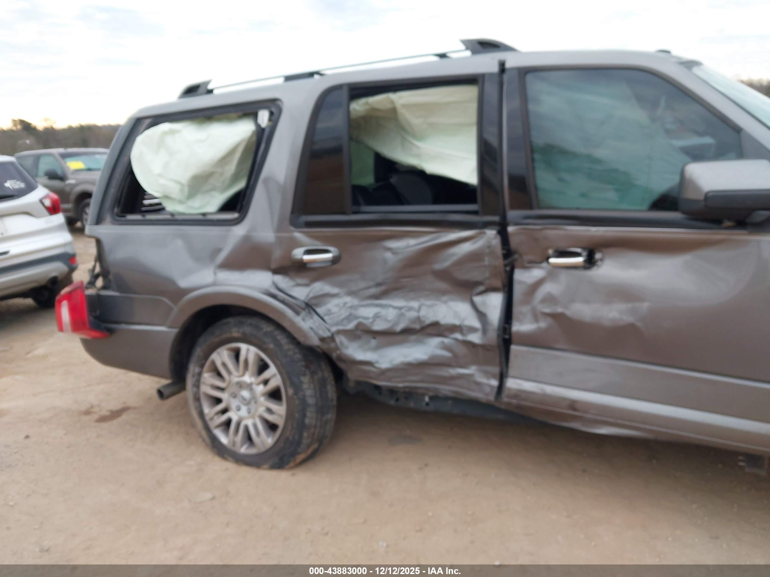 FORD EXPEDITION image 6