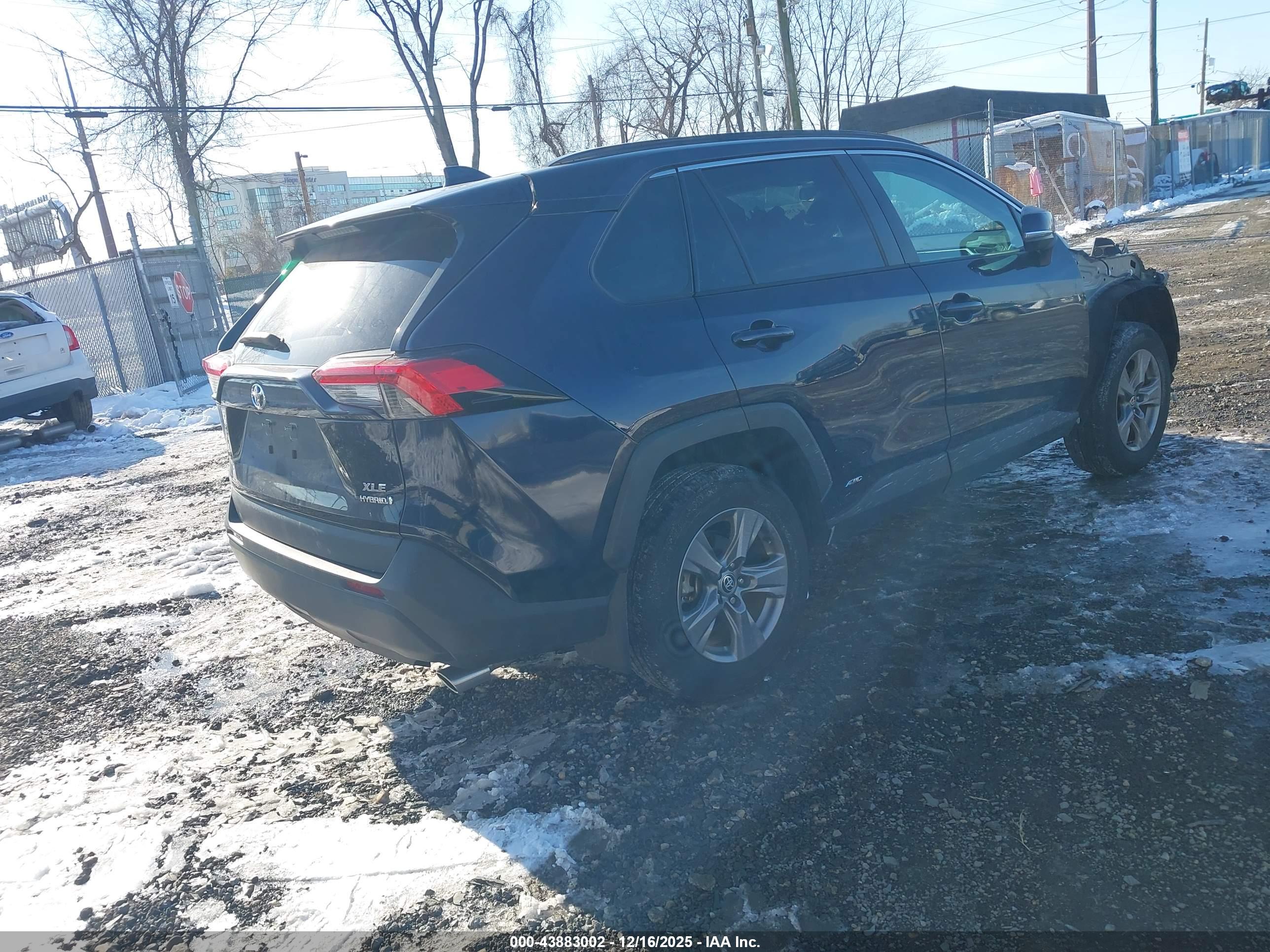TOYOTA RAV4 image 4