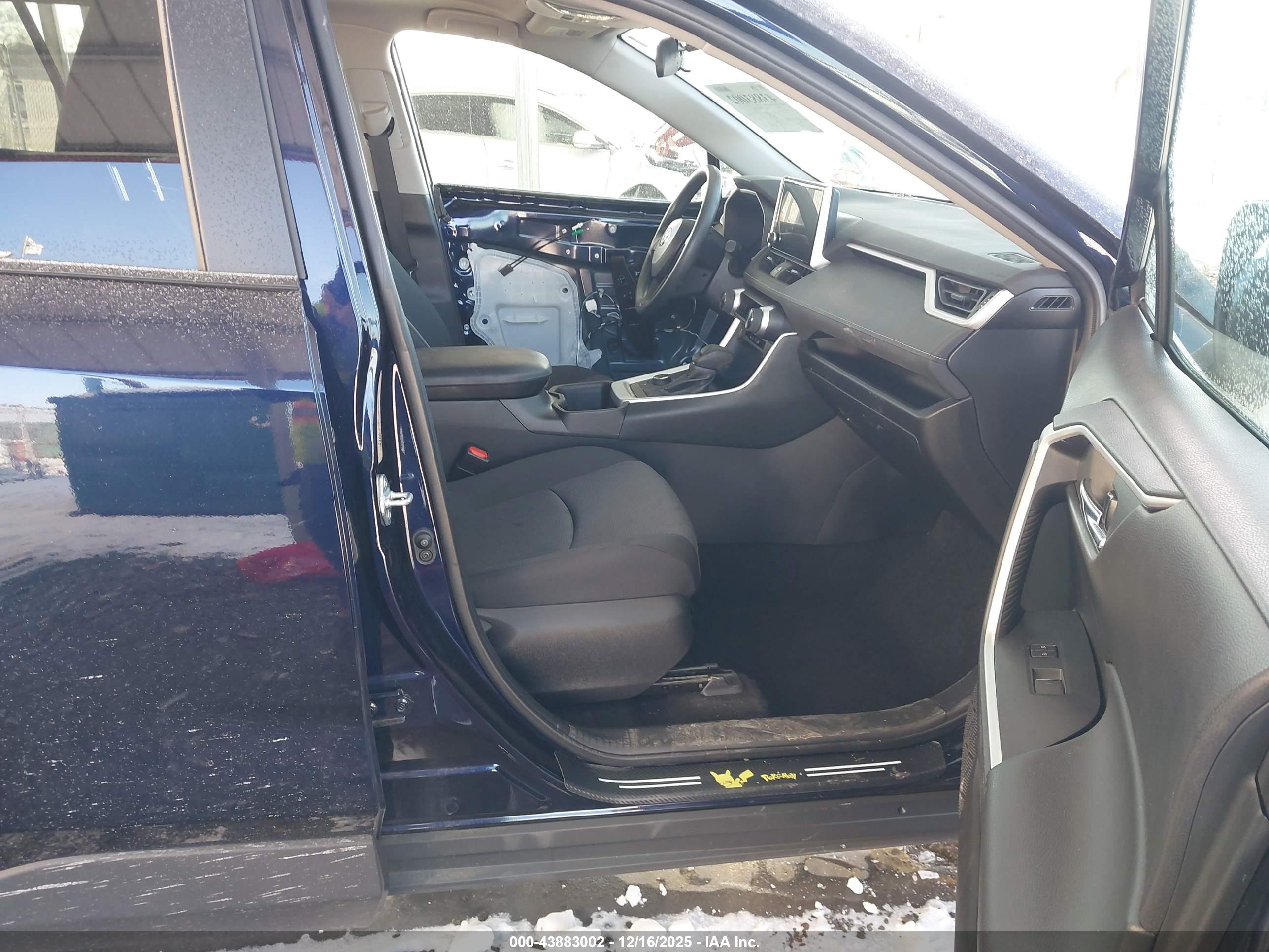 TOYOTA RAV4 image 5