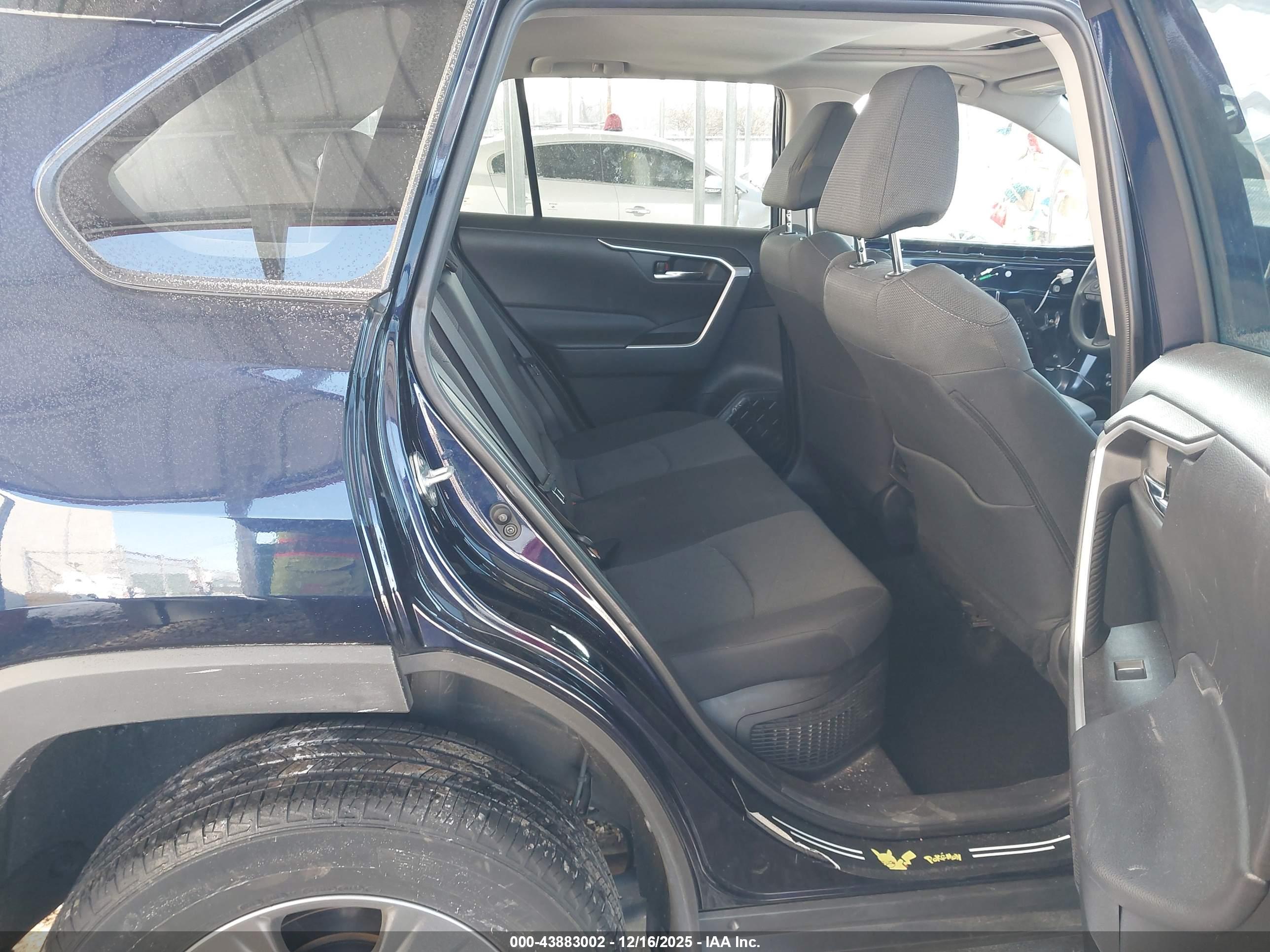 TOYOTA RAV4 image 8