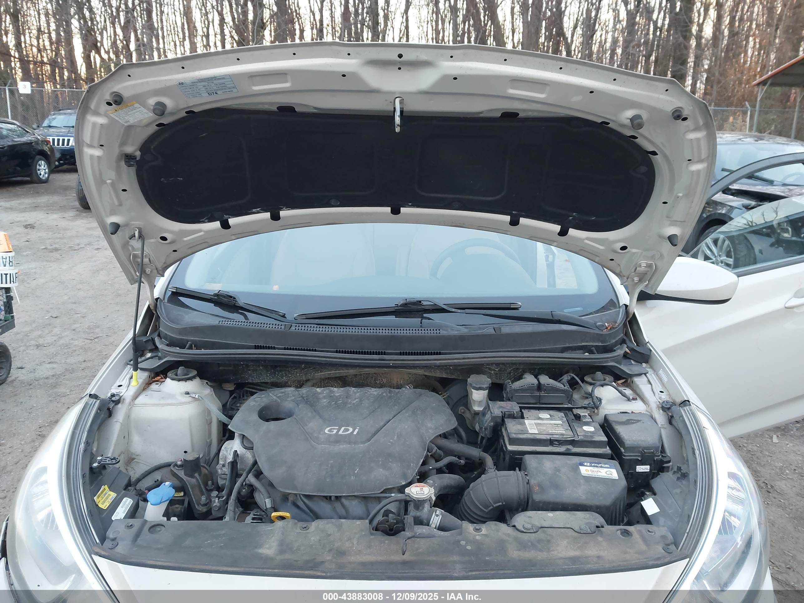HYUNDAI ACCENT image 10