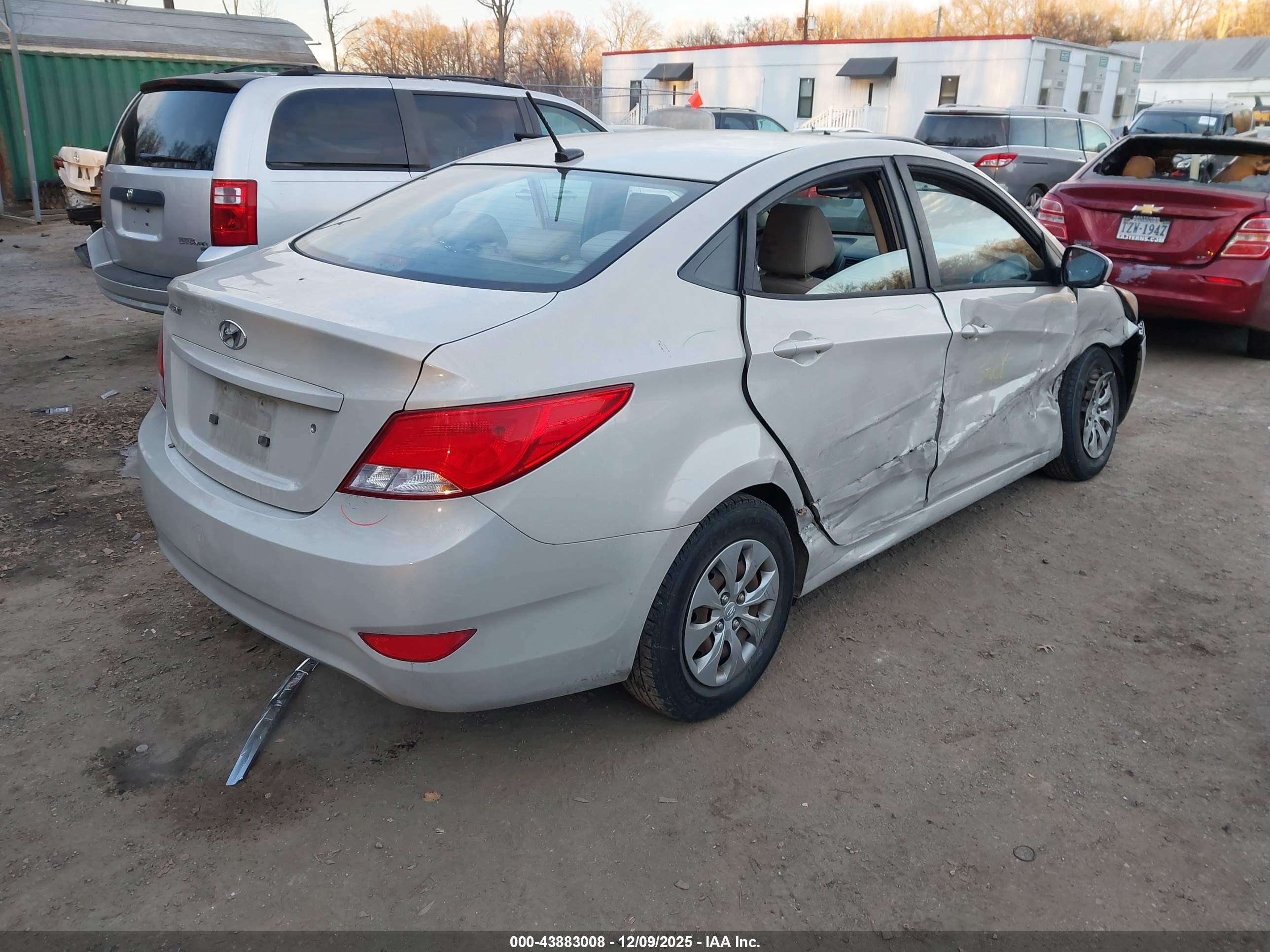 HYUNDAI ACCENT image 4