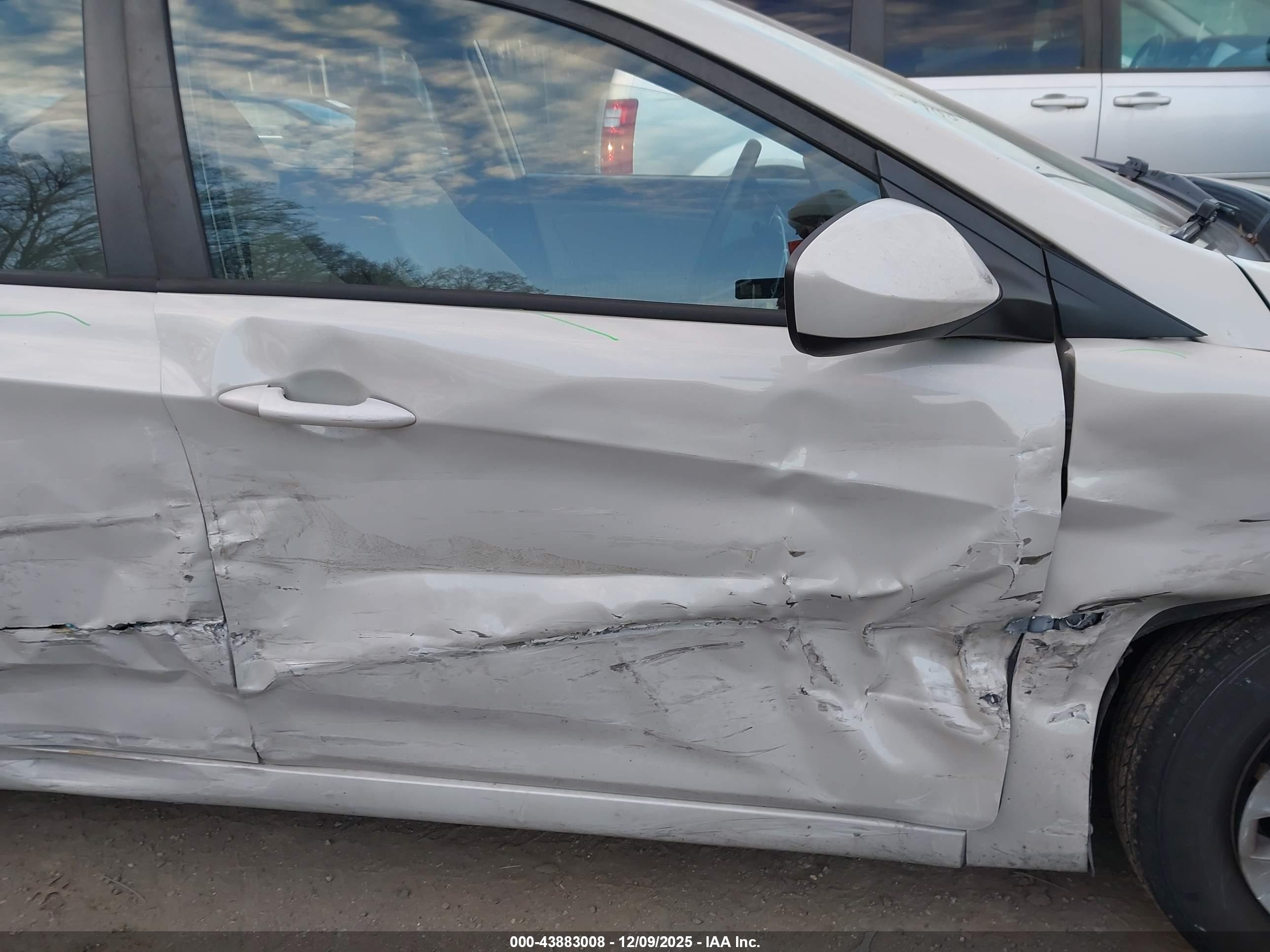 HYUNDAI ACCENT image 6