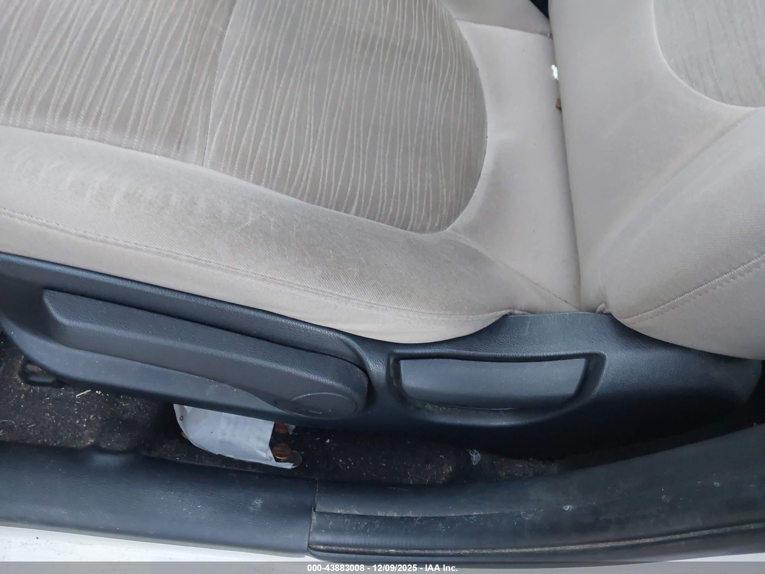 HYUNDAI ACCENT image 9