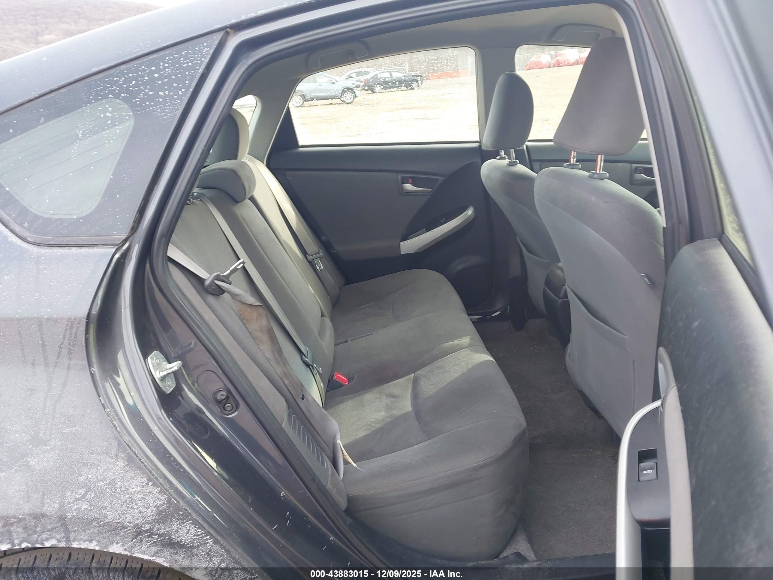 TOYOTA PRIUS image 8