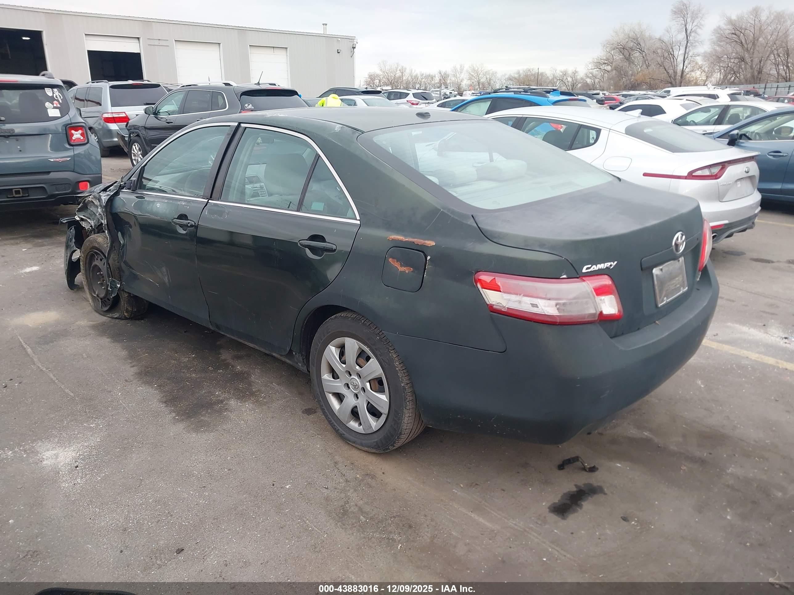 TOYOTA CAMRY image 3