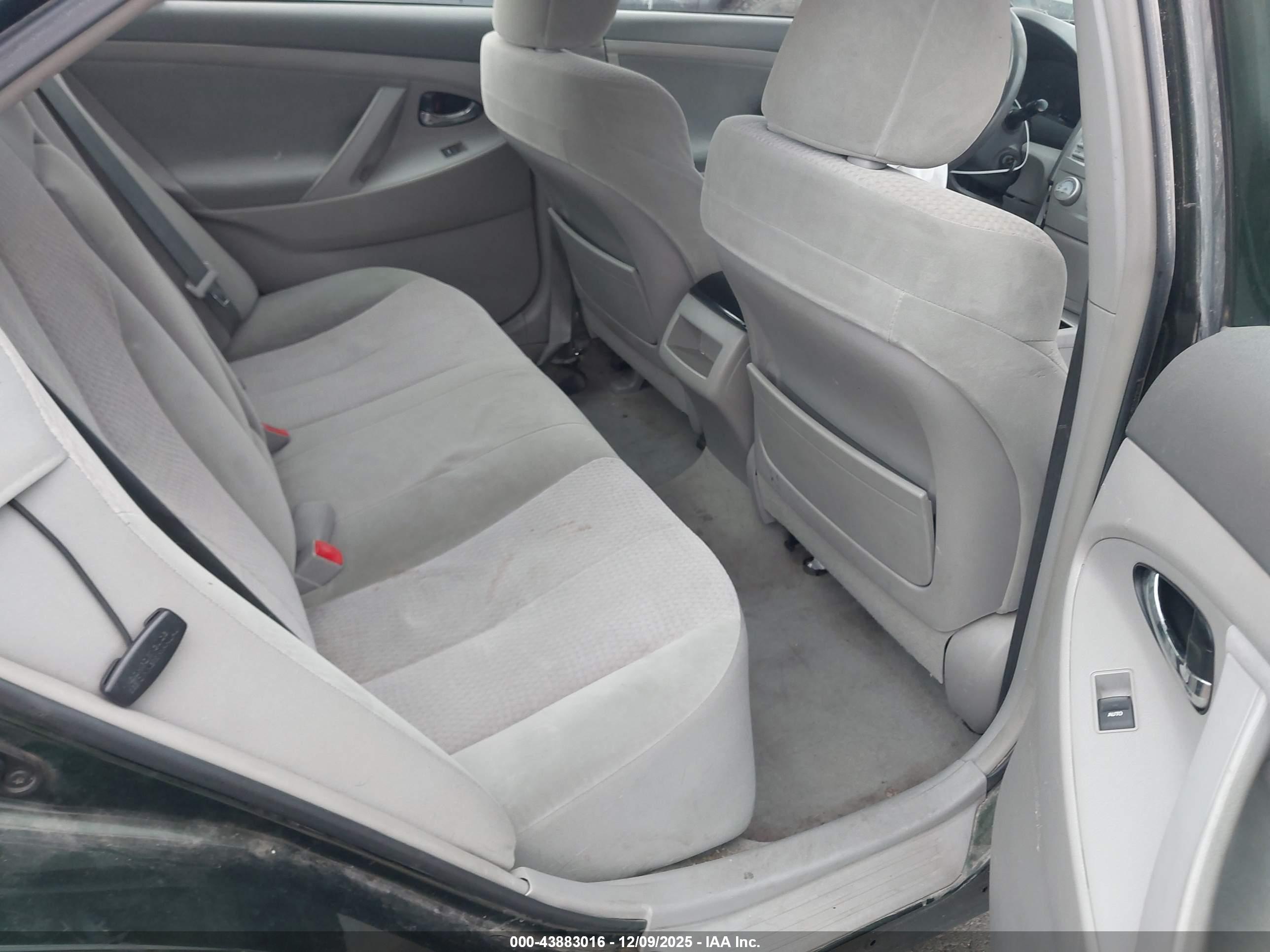 TOYOTA CAMRY image 8