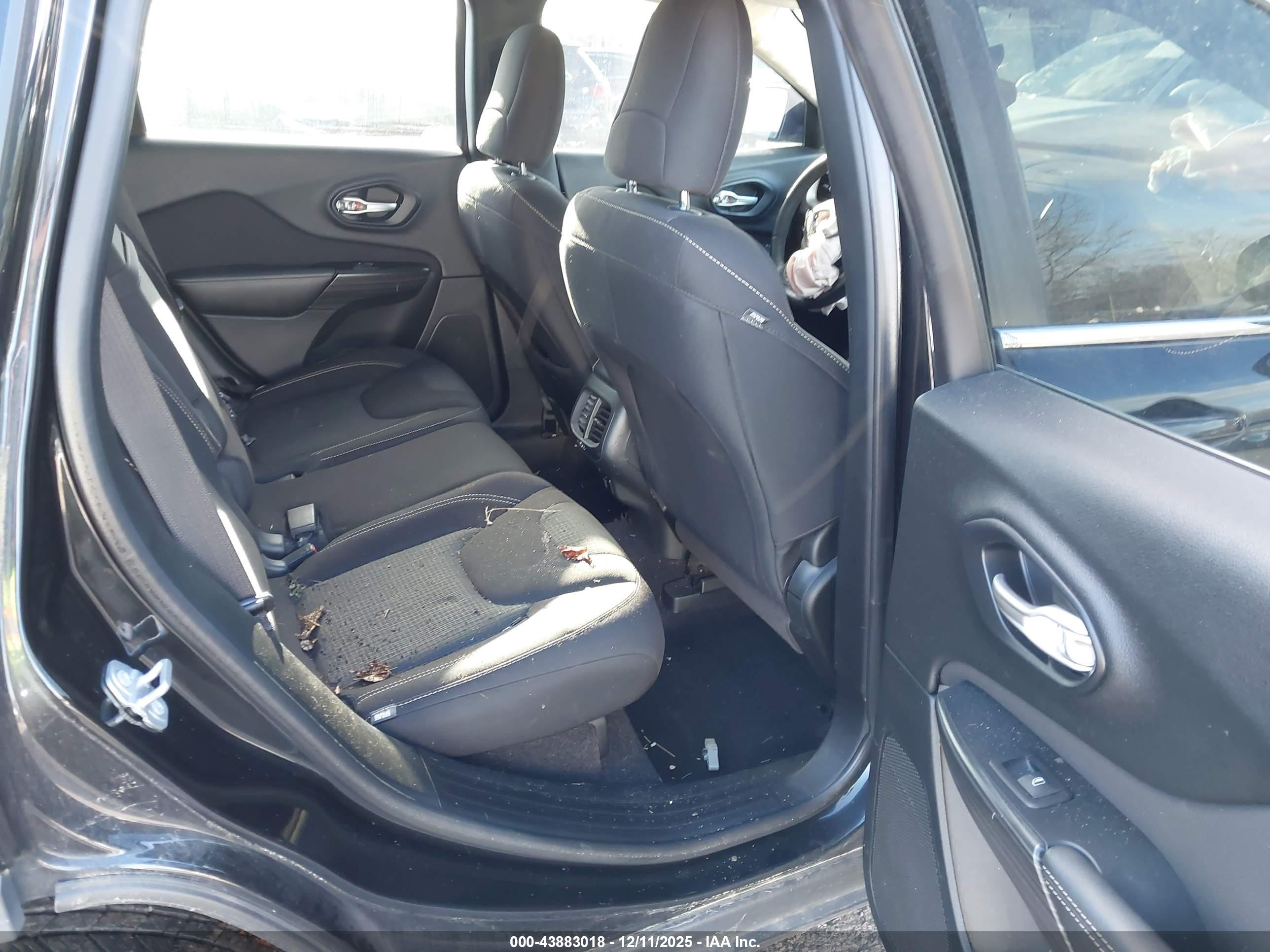 JEEP CHEROKEE image 8