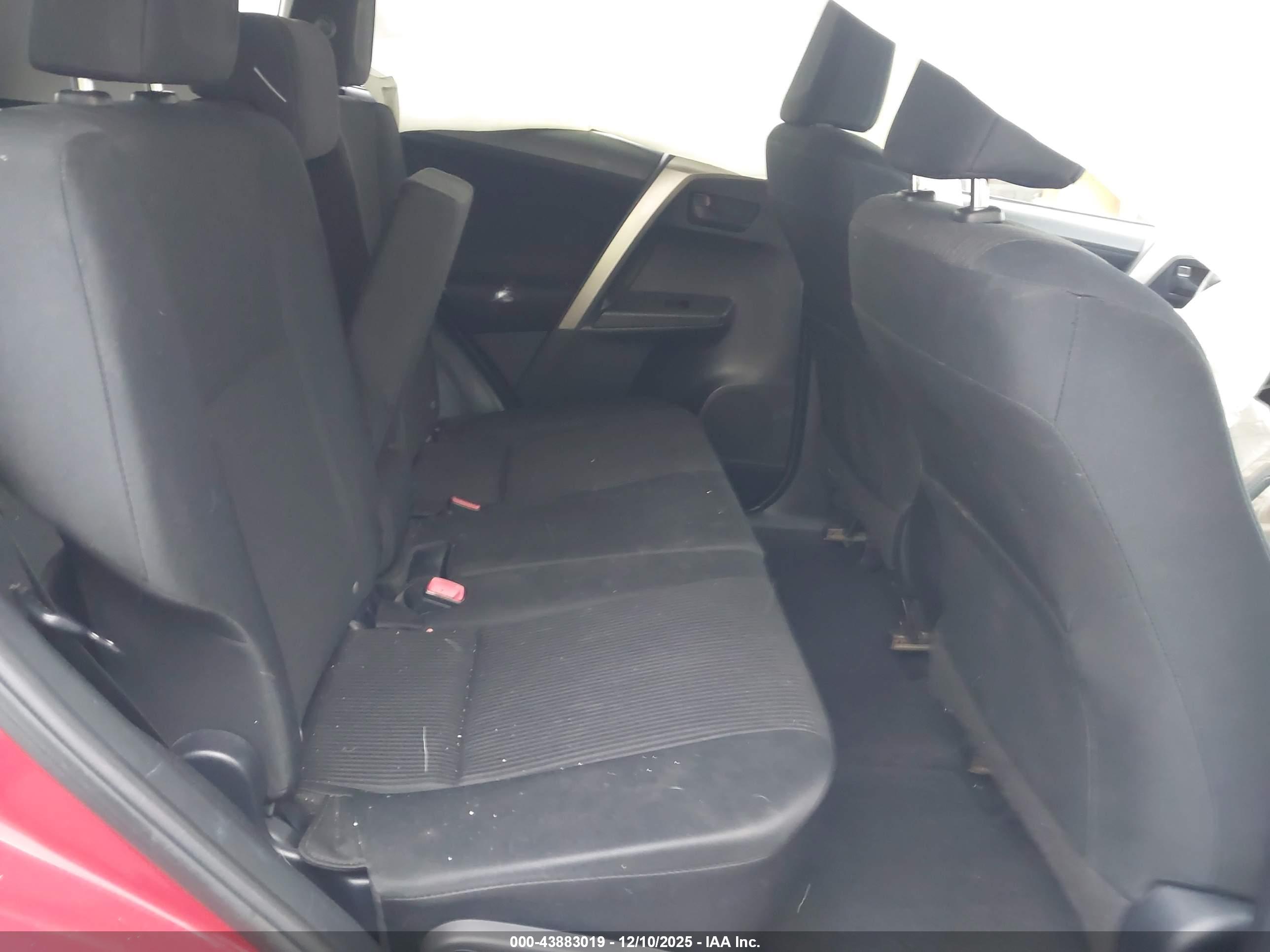 TOYOTA RAV4 image 8