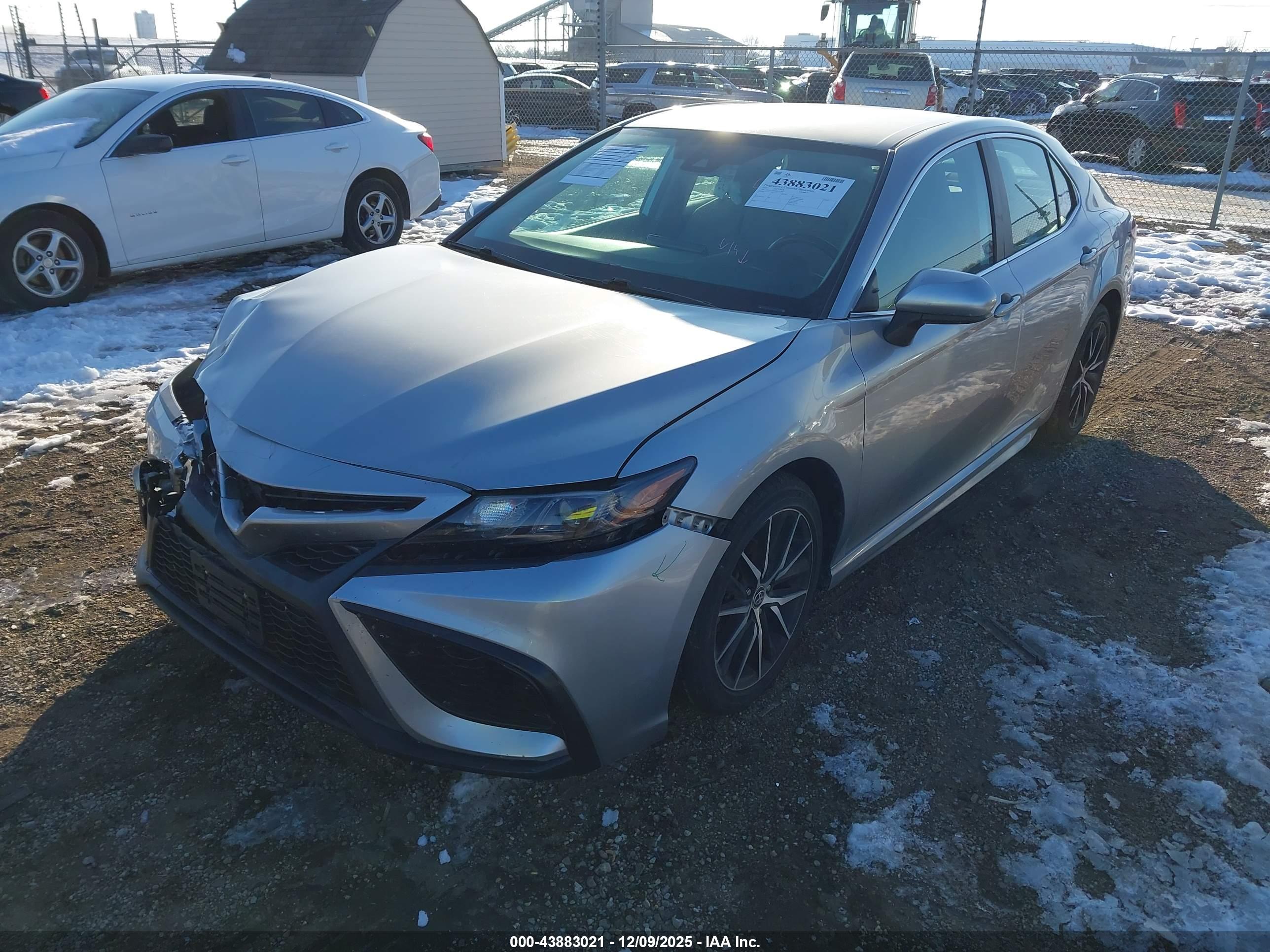 TOYOTA CAMRY image 2