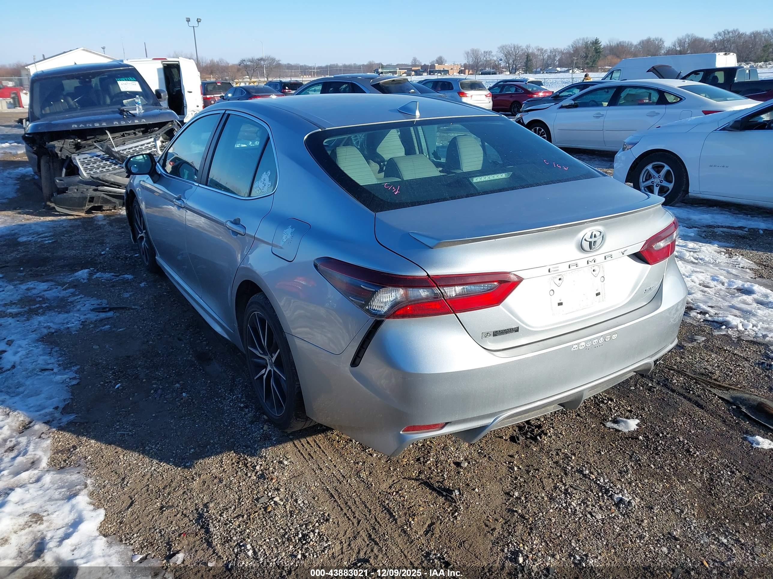 TOYOTA CAMRY image 3