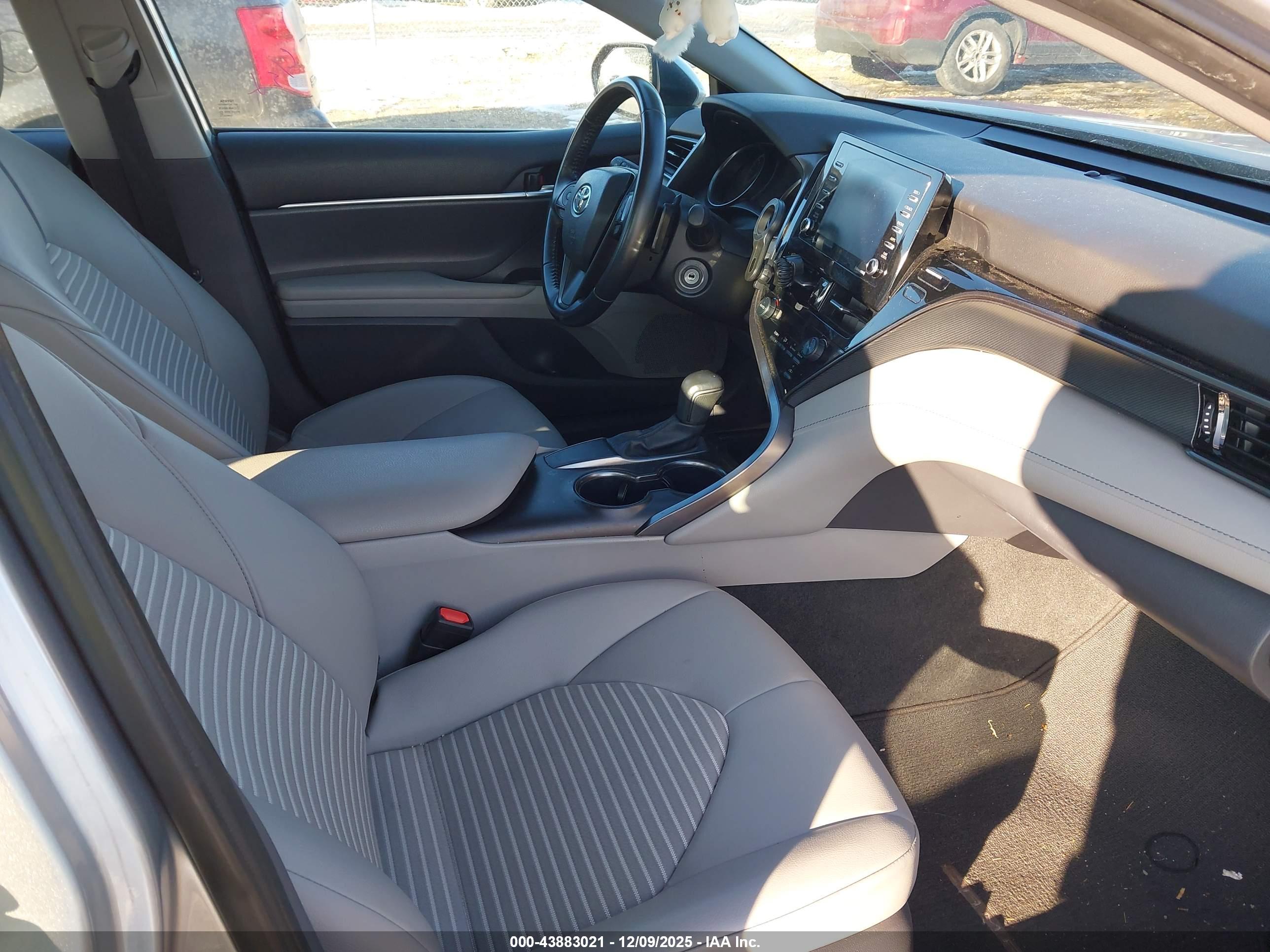 TOYOTA CAMRY image 5