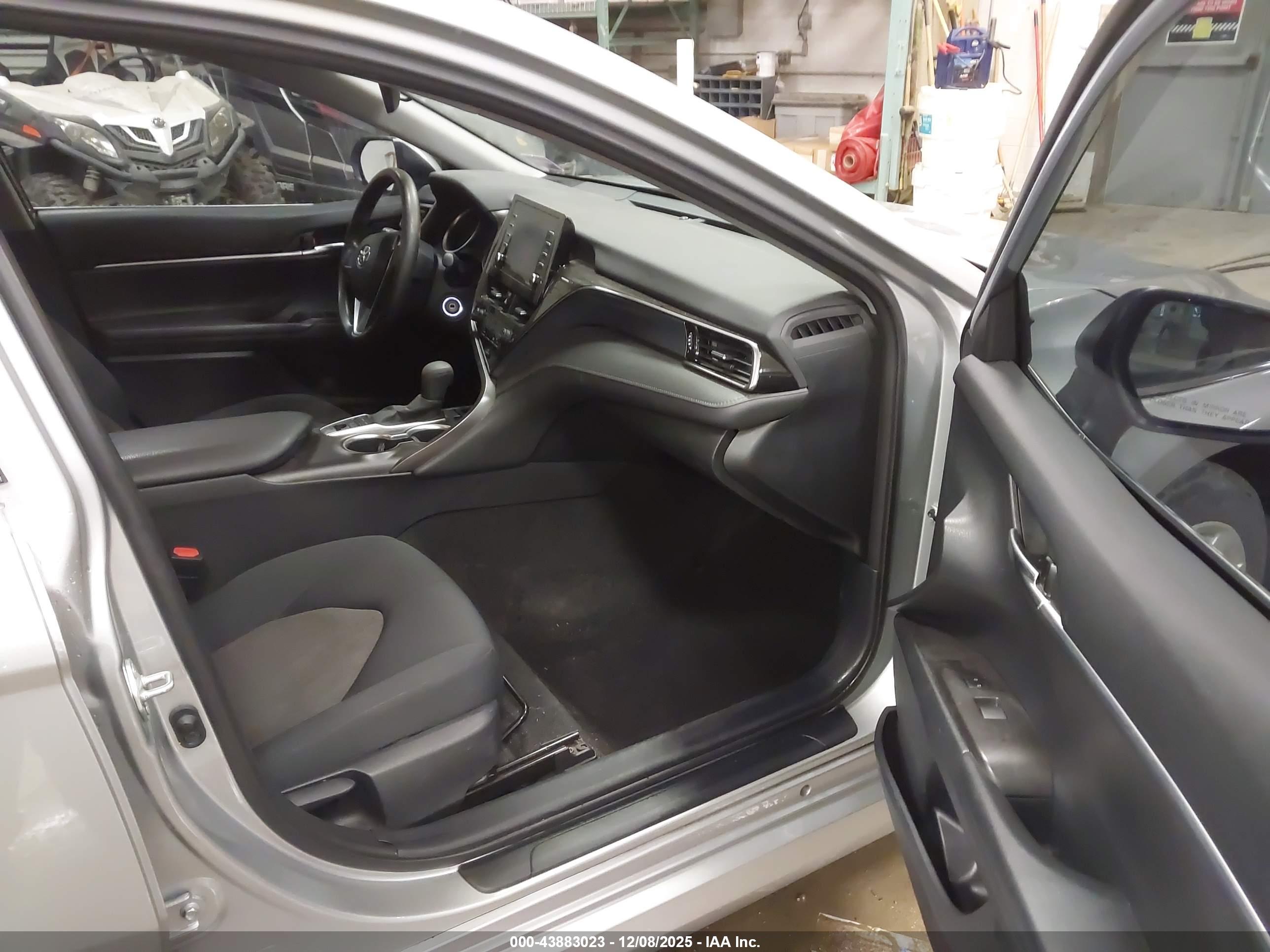 TOYOTA CAMRY image 5