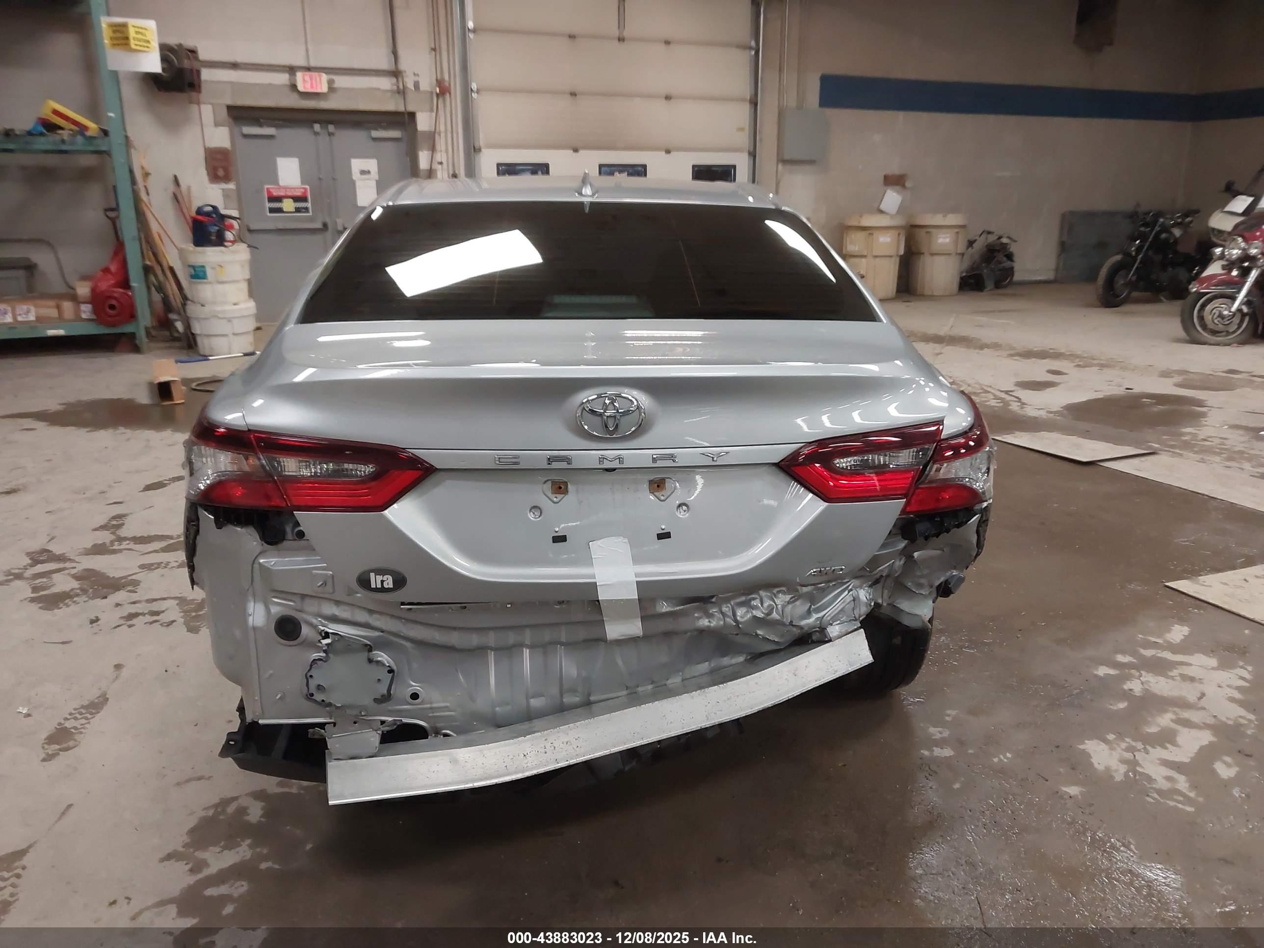 TOYOTA CAMRY image 6