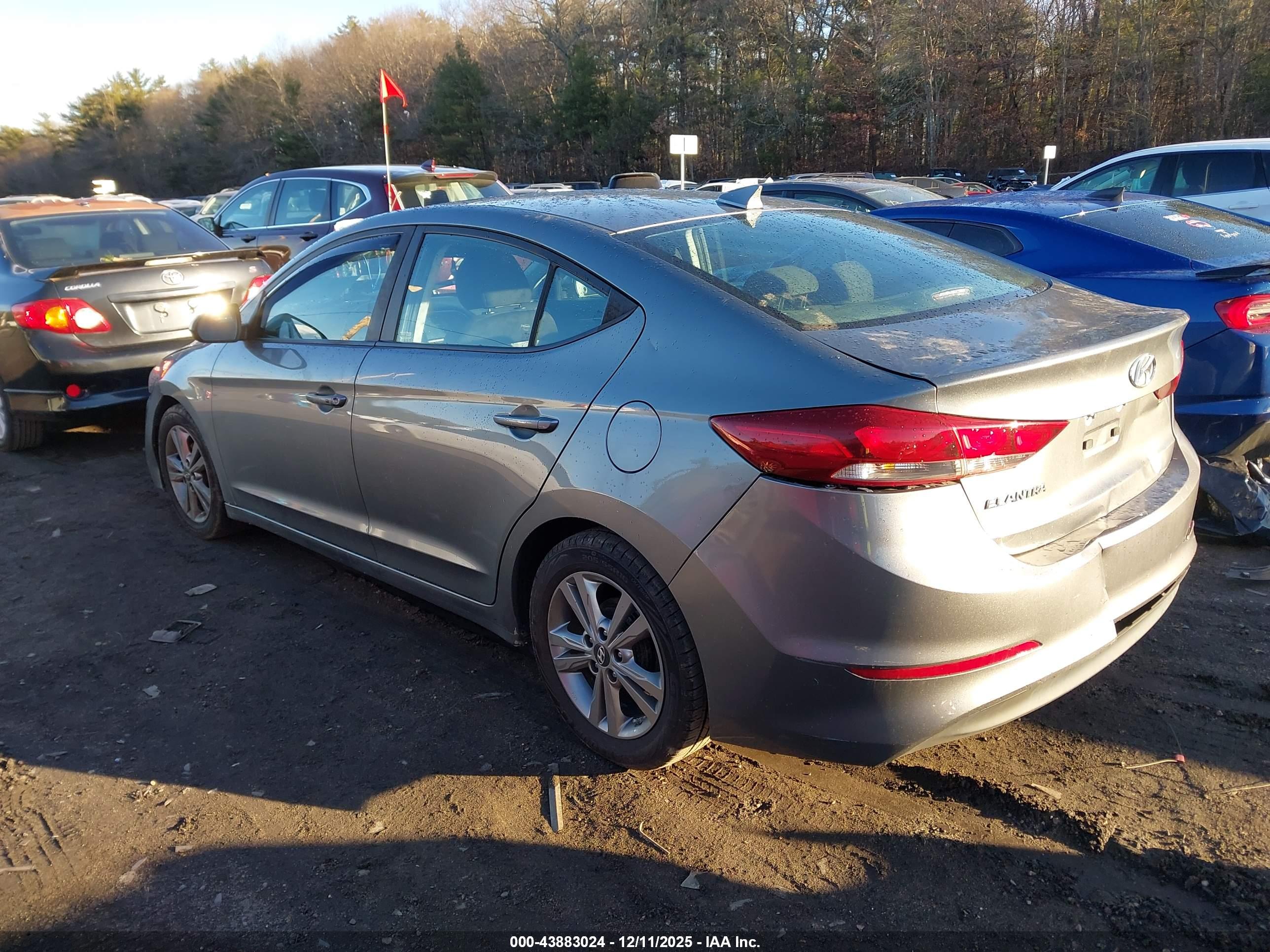 HYUNDAI ELANTRA image 3