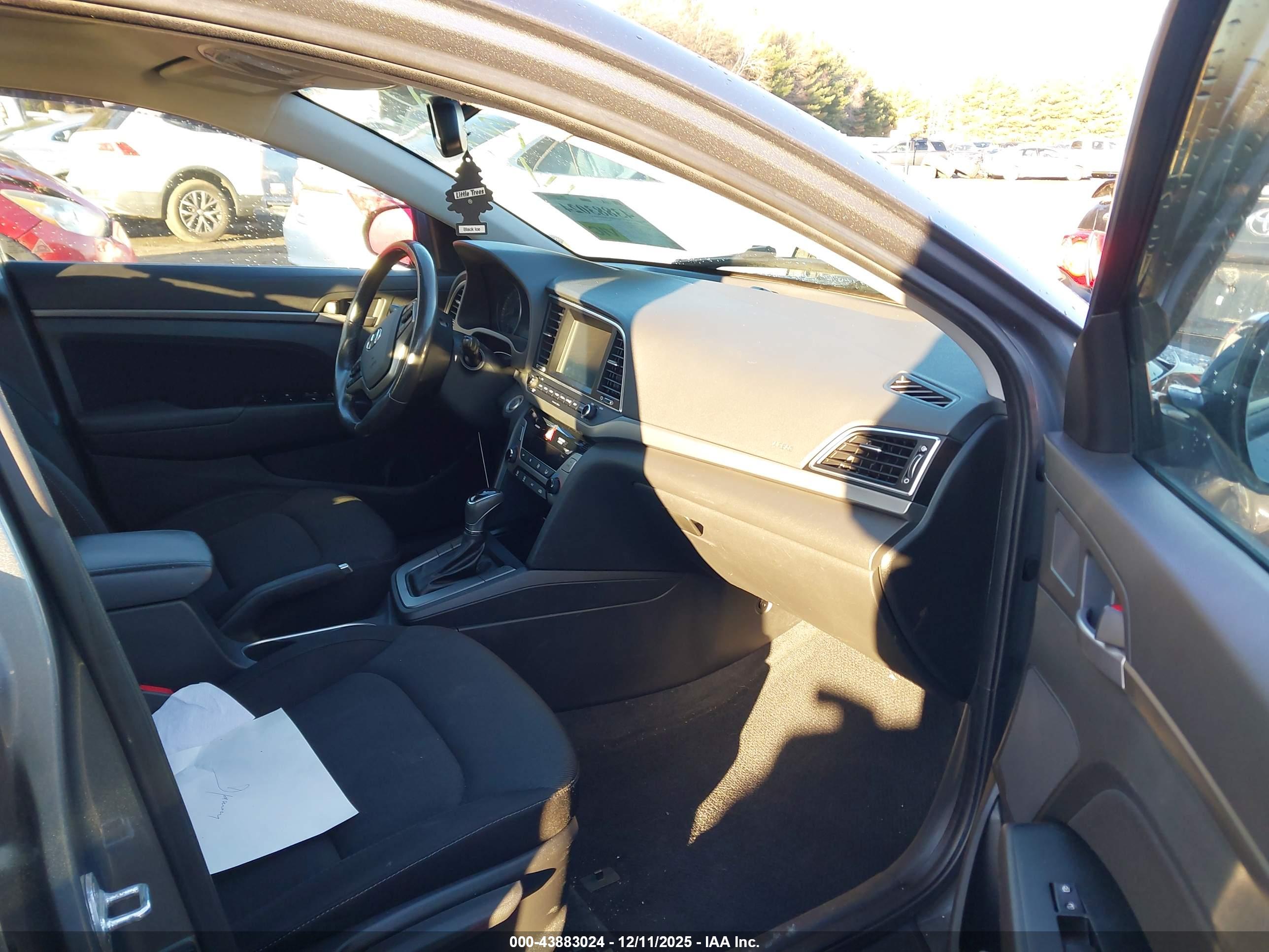 HYUNDAI ELANTRA image 5