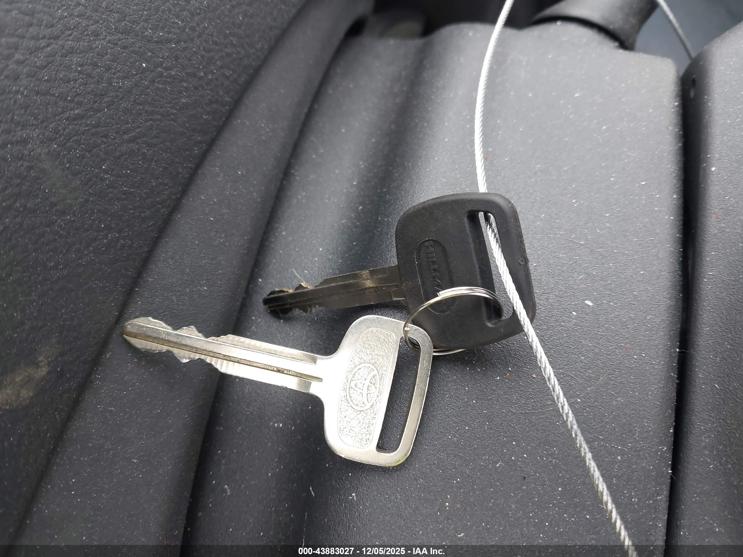 TOYOTA YARIS image 11