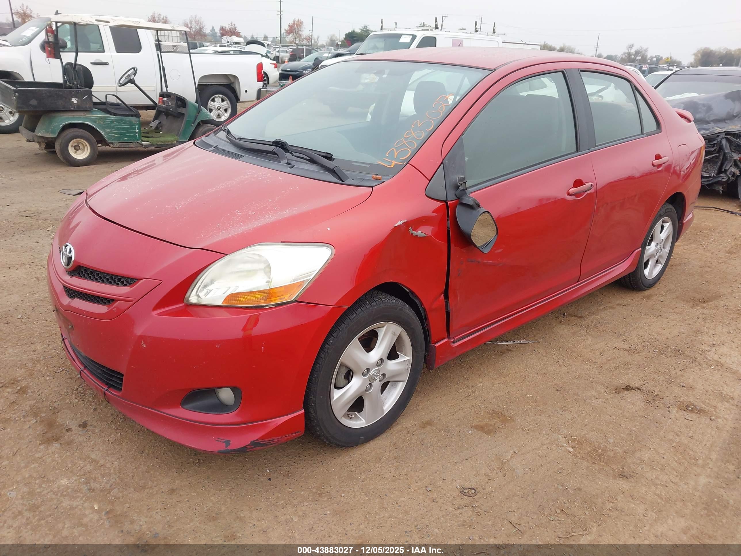 TOYOTA YARIS image 2