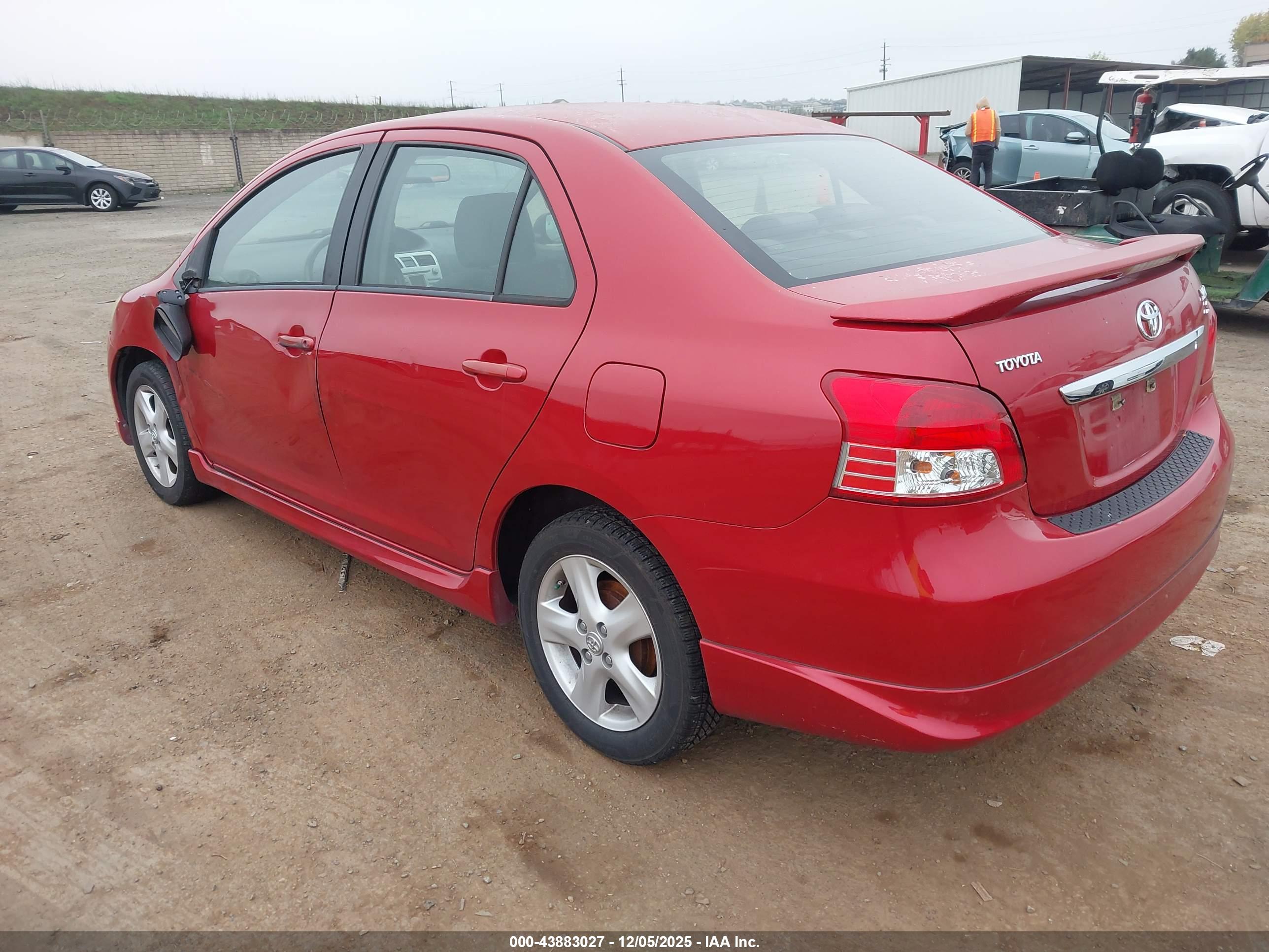 TOYOTA YARIS image 3