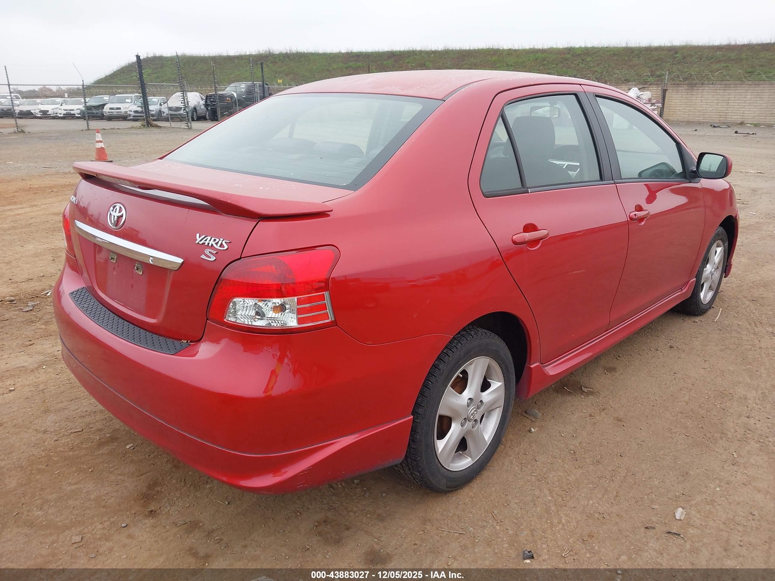TOYOTA YARIS image 4