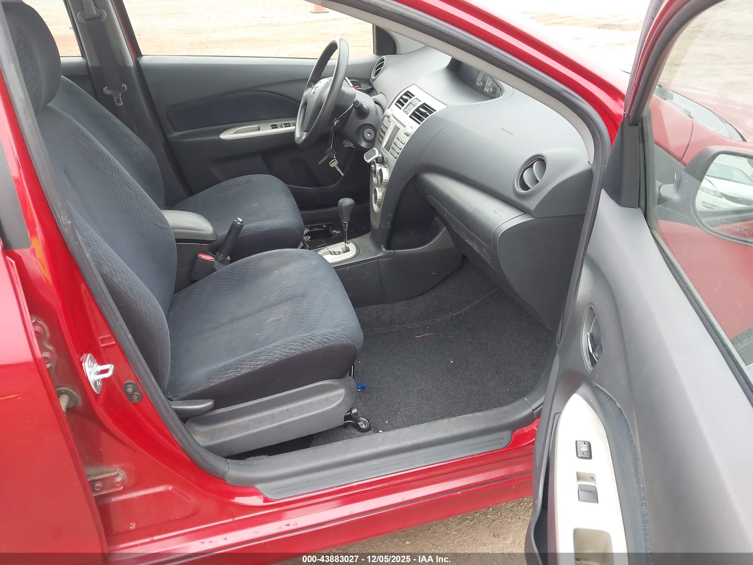 TOYOTA YARIS image 5