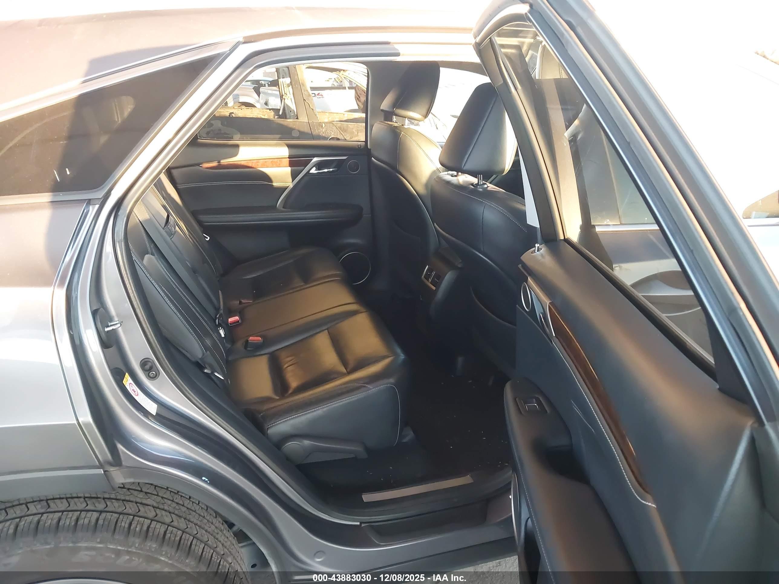 LEXUS RX image 8