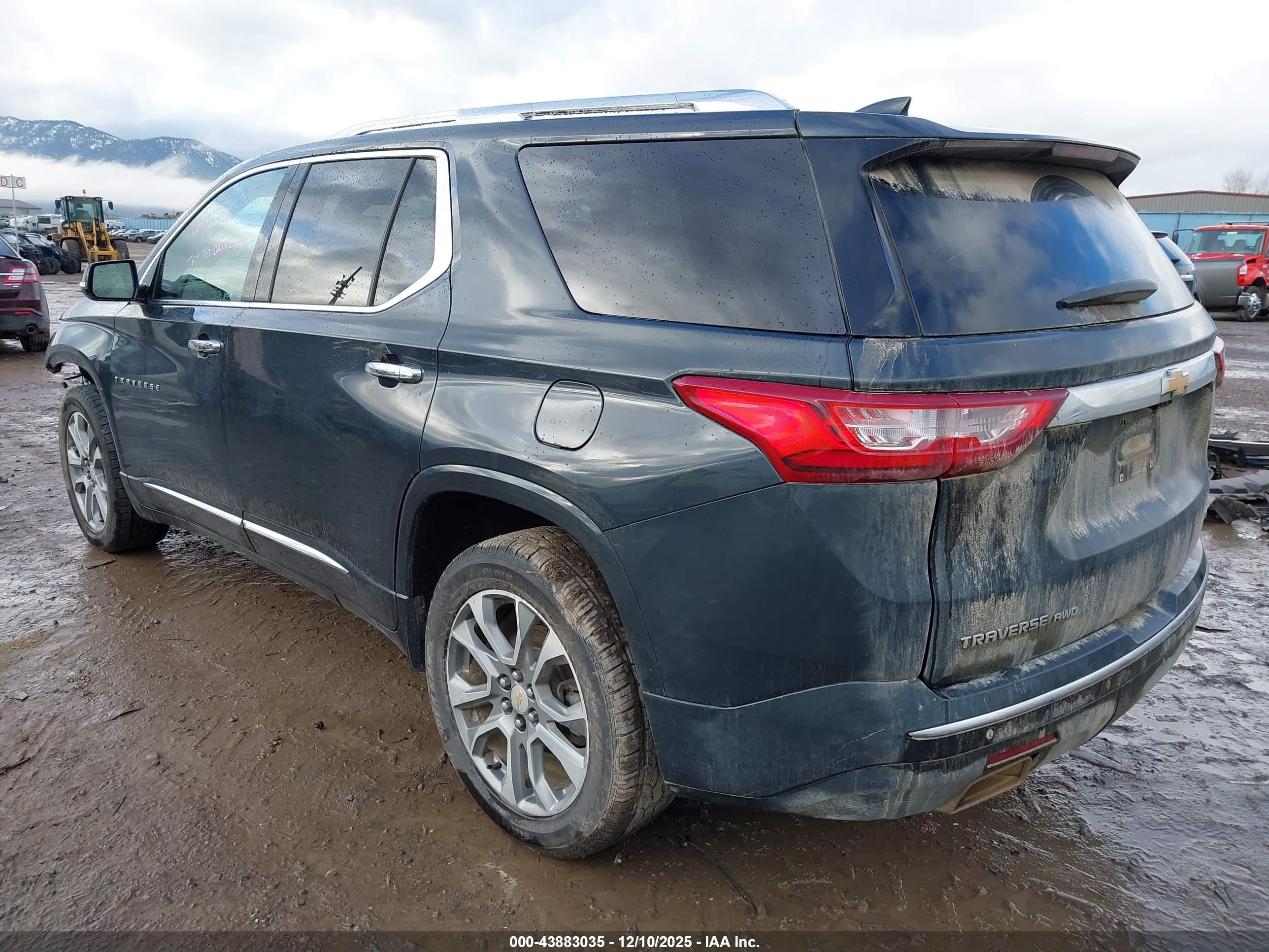 CHEVROLET TRAVERSE image 3