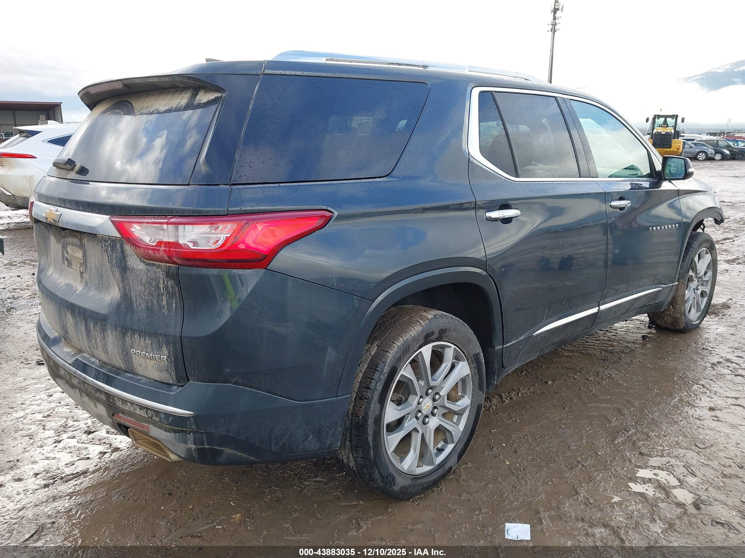 CHEVROLET TRAVERSE image 4