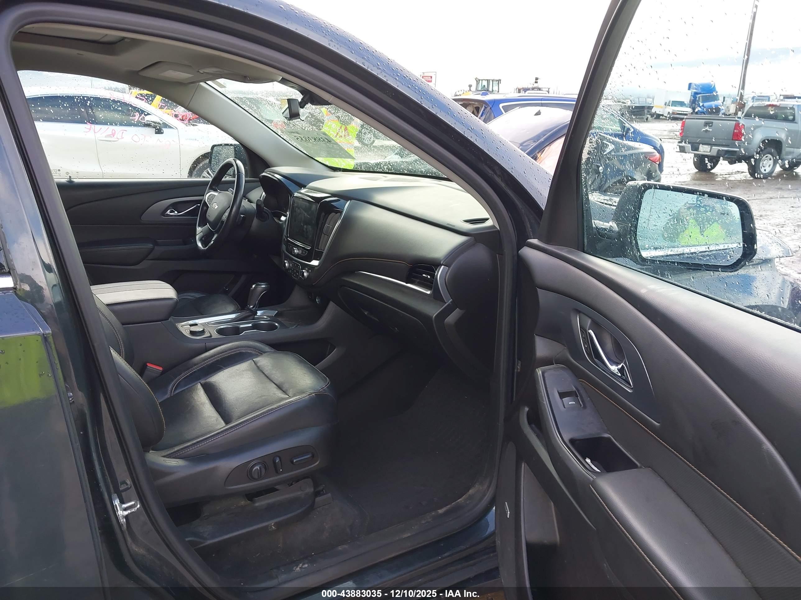 CHEVROLET TRAVERSE image 5