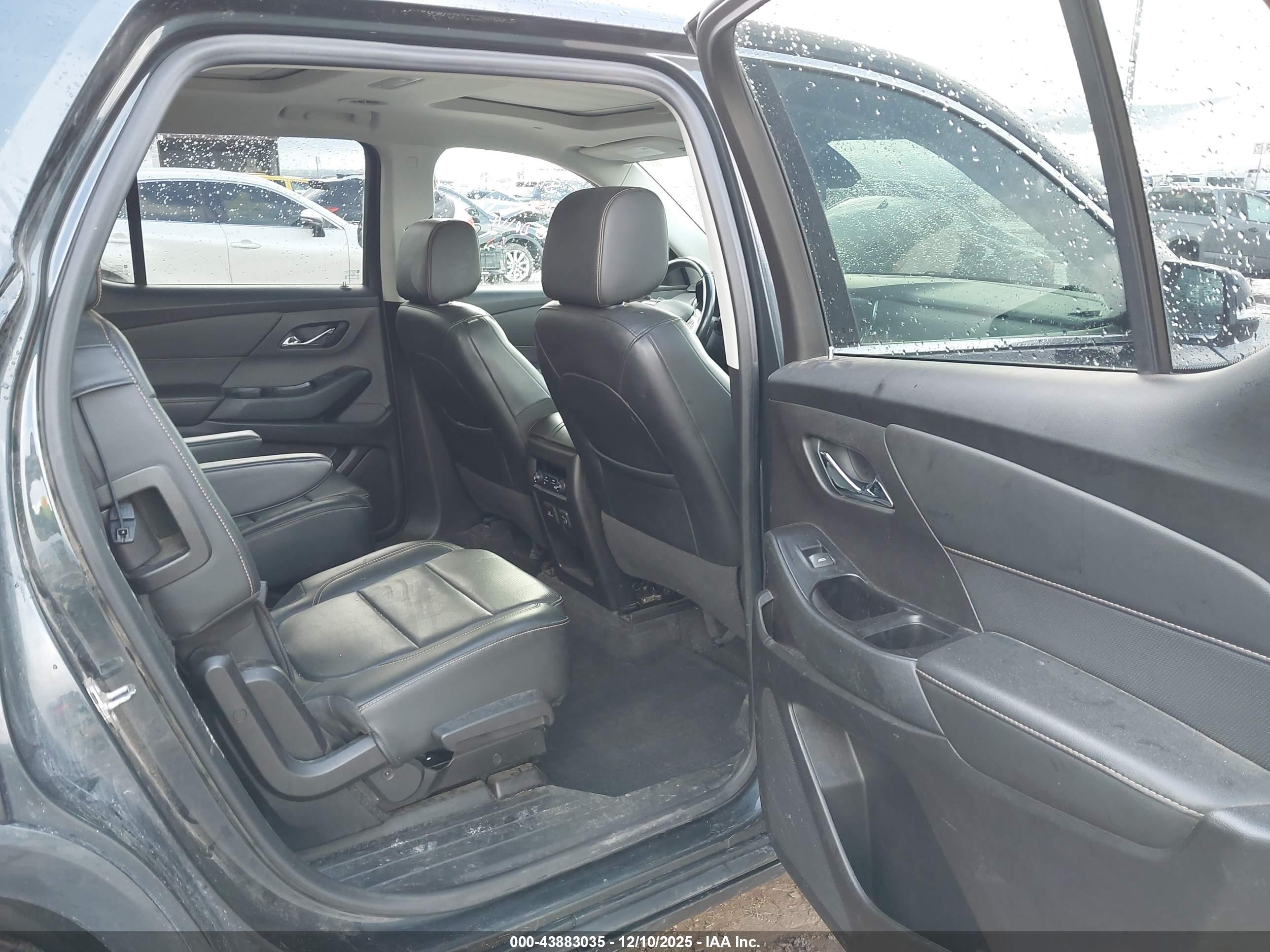 CHEVROLET TRAVERSE image 8