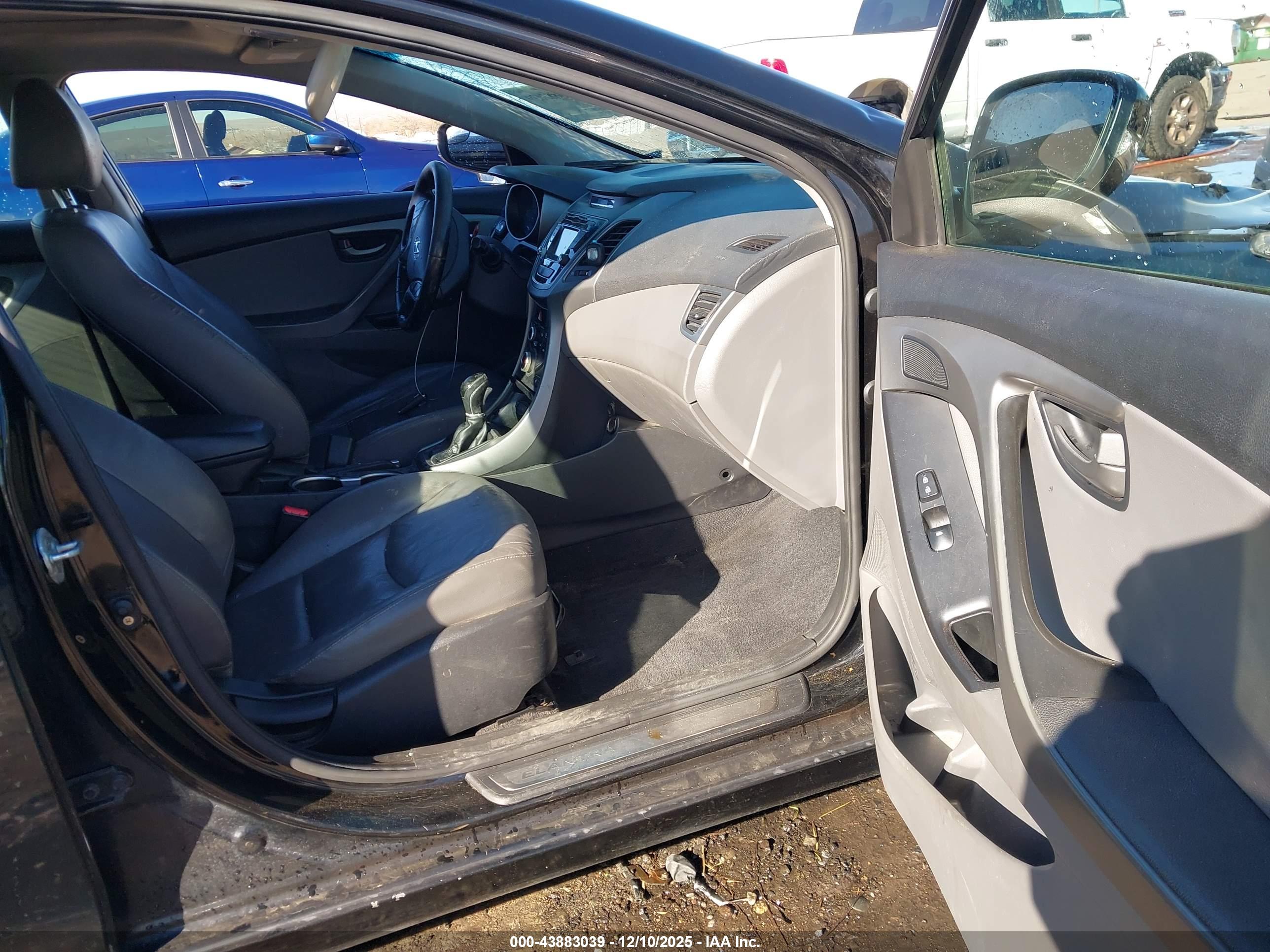 HYUNDAI ELANTRA image 5