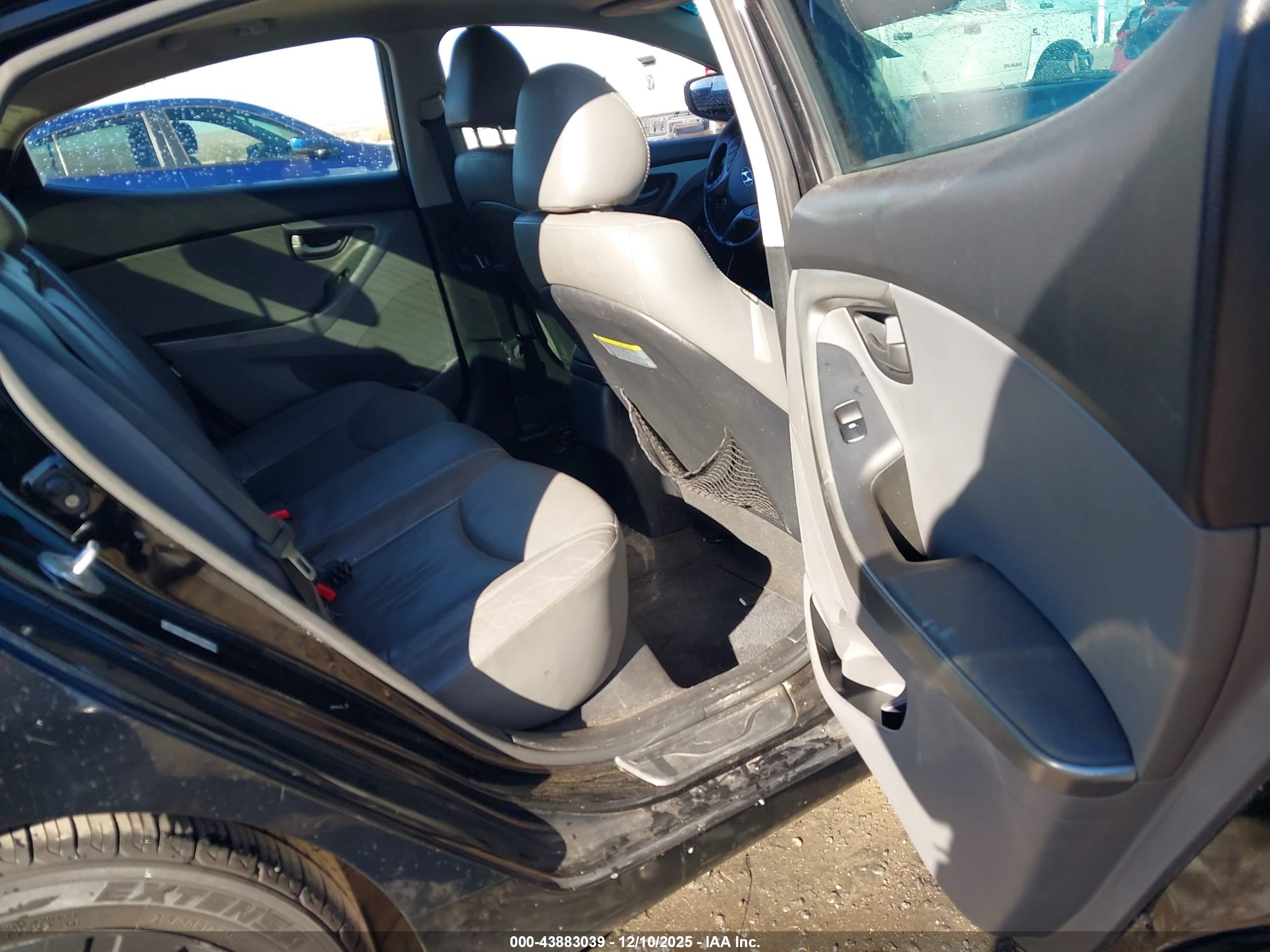 HYUNDAI ELANTRA image 8
