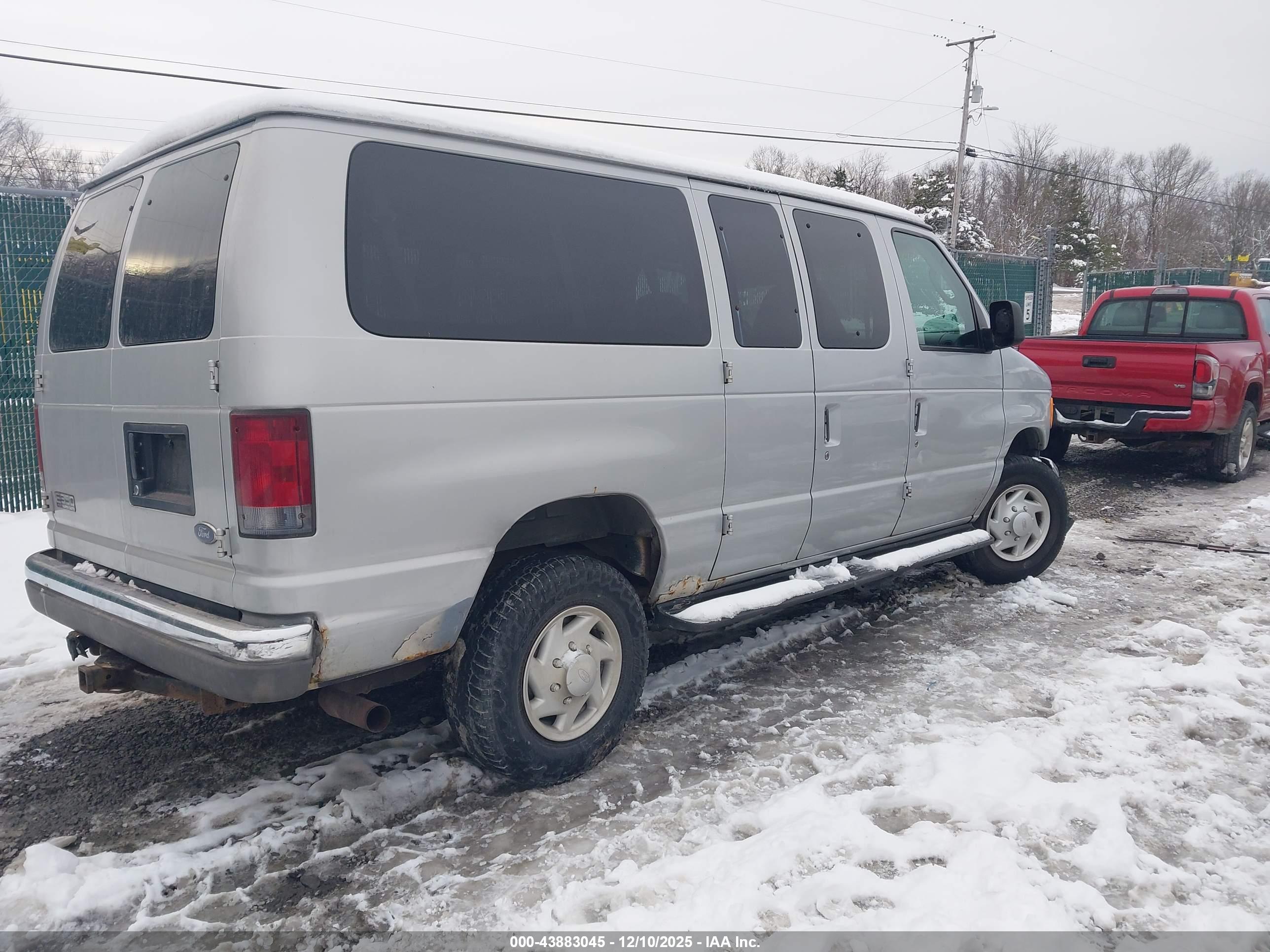 FORD E-350 image 4